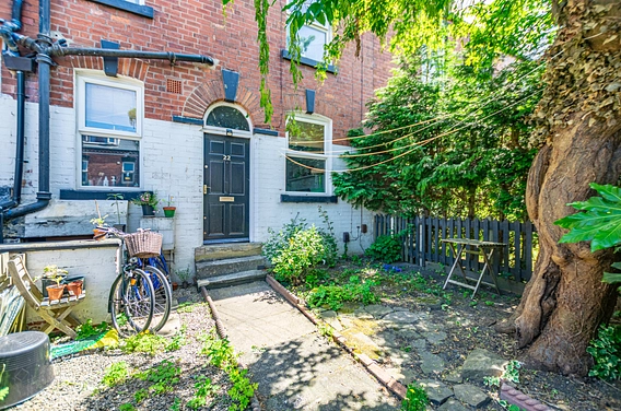 Hall Grove, Hyde Park, Leeds, LS6