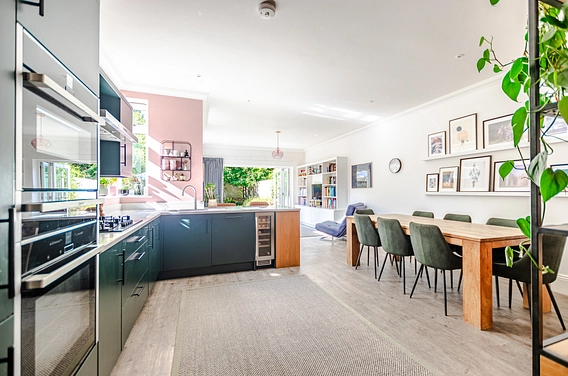 Wetherby Road, Roundhay, Leeds, LS8