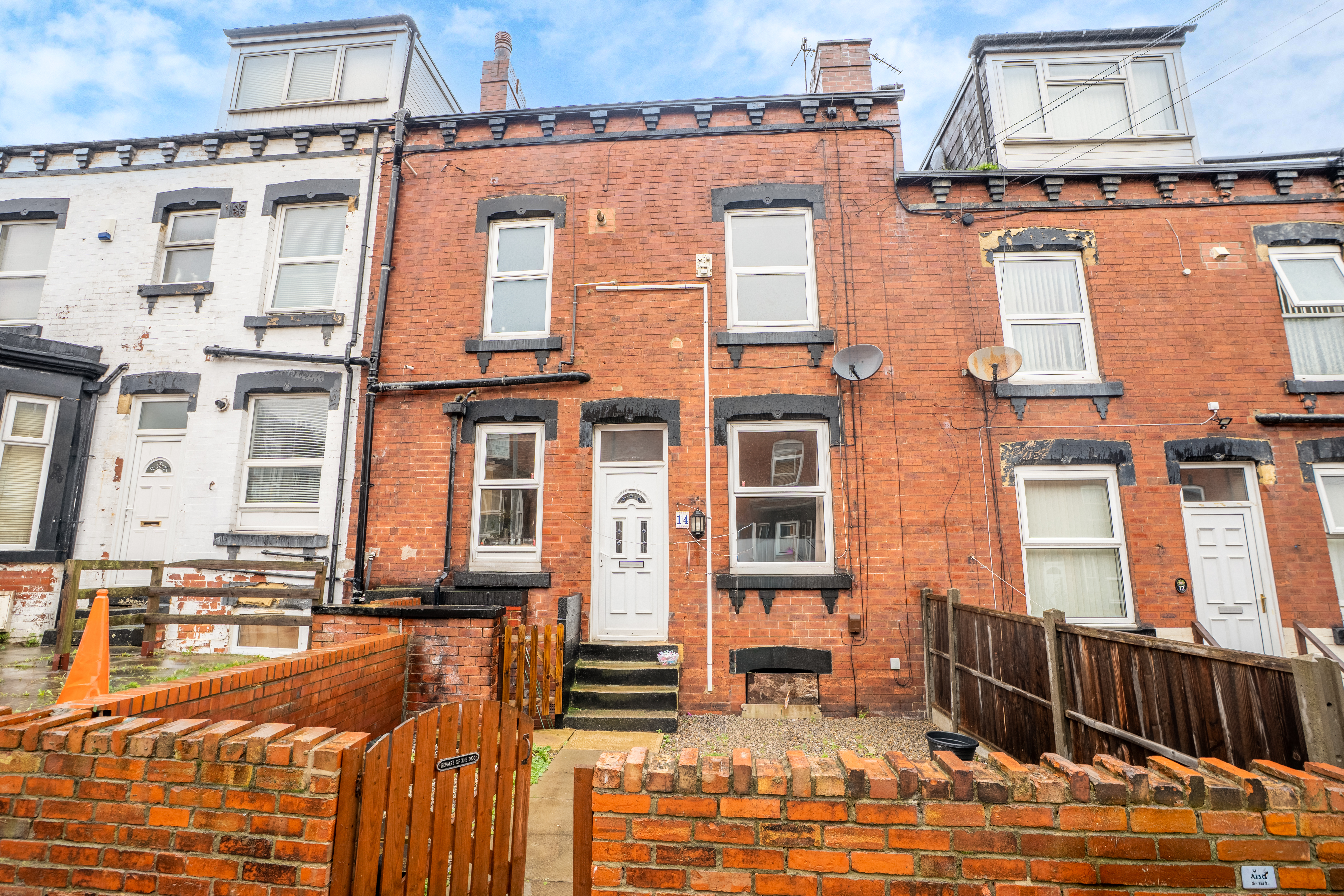 Barton View, Leeds, LS11 - Photo 1