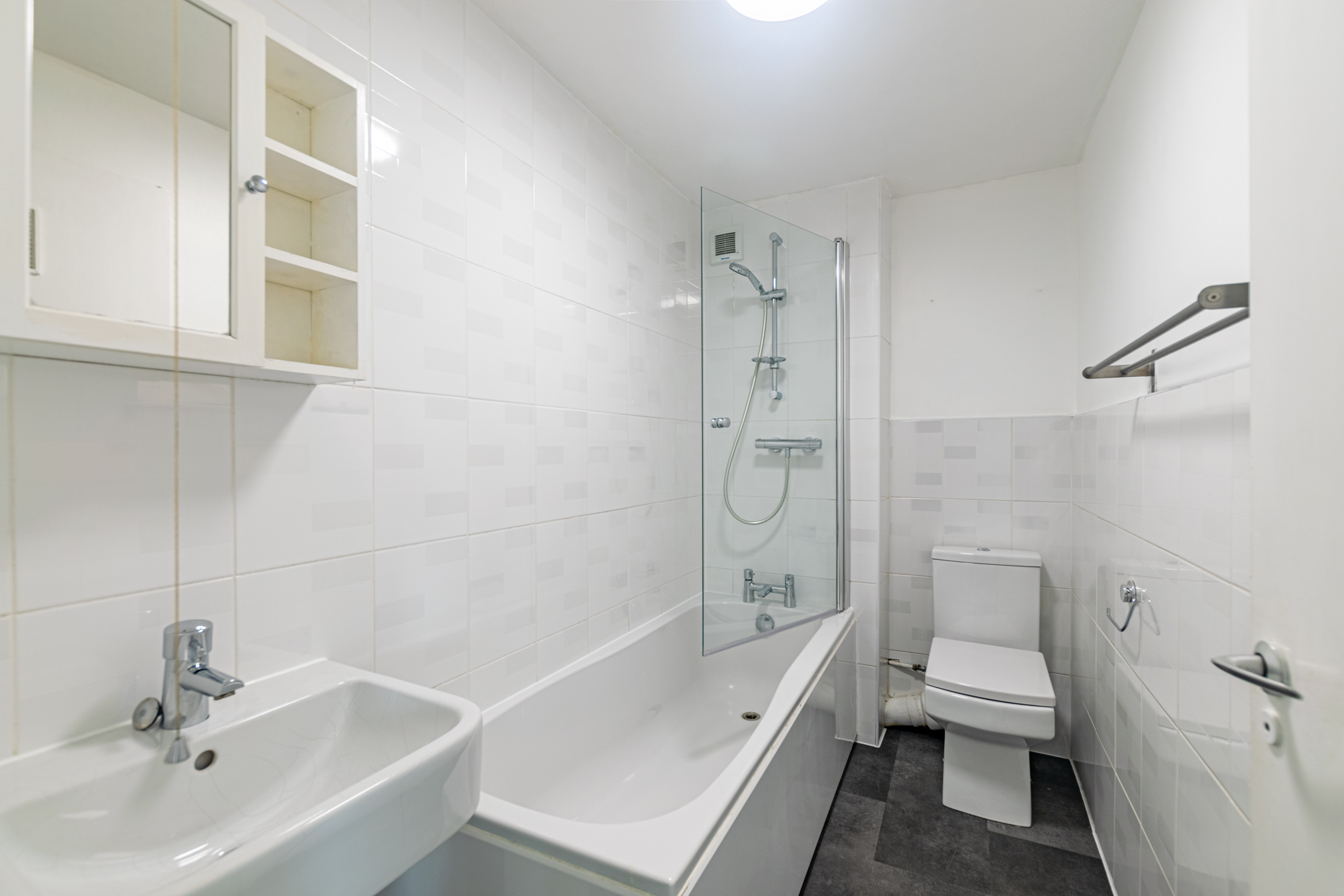 The Moorlands, West Yorkshire, Leeds, LS17 - Photo 12