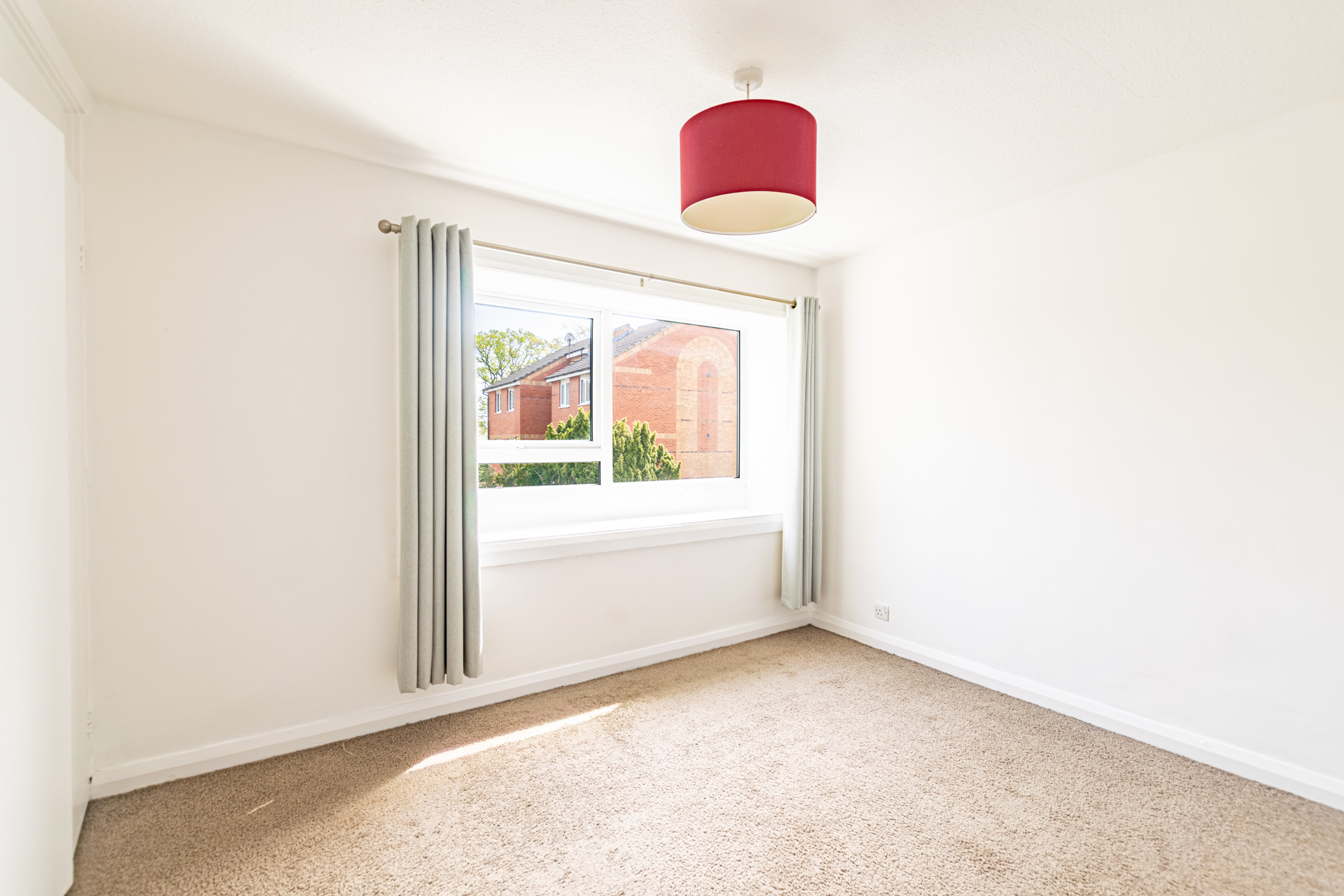 The Moorlands, West Yorkshire, Leeds, LS17 - Photo 8