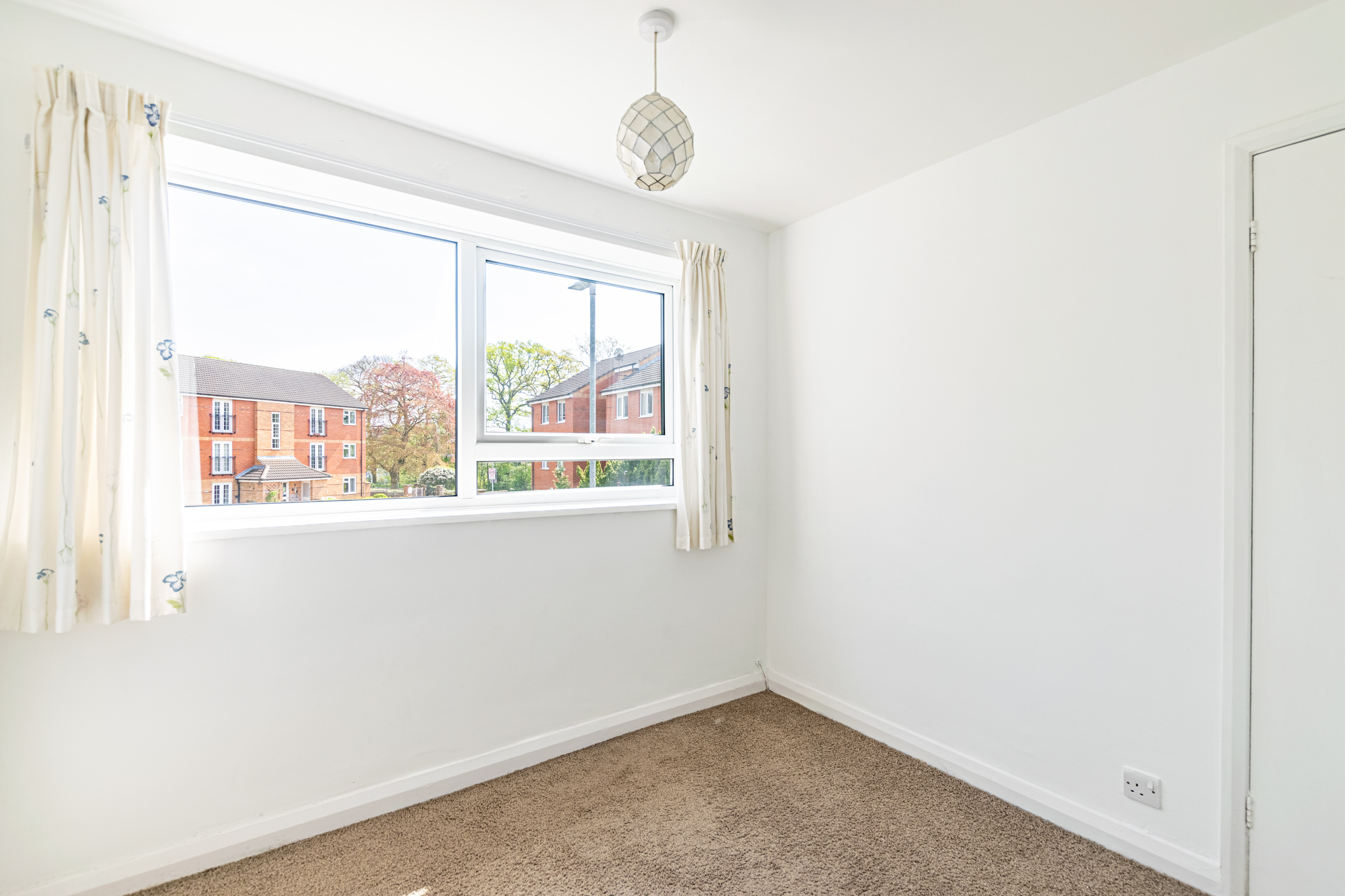 The Moorlands, West Yorkshire, Leeds, LS17 - Photo 10