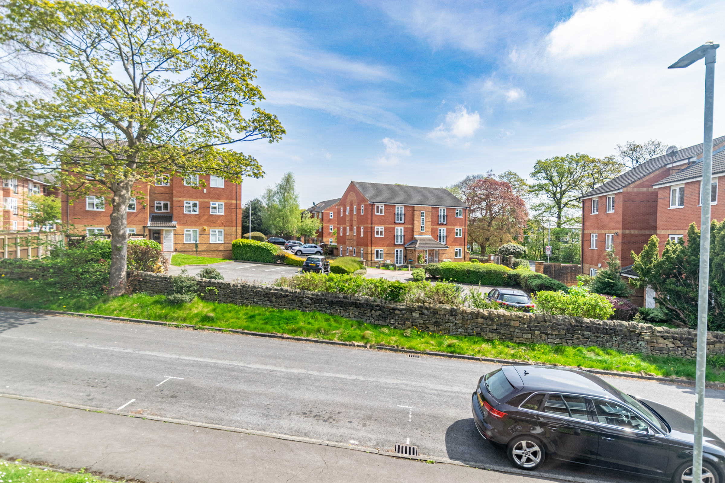 The Moorlands, West Yorkshire, Leeds, LS17 - Photo 11