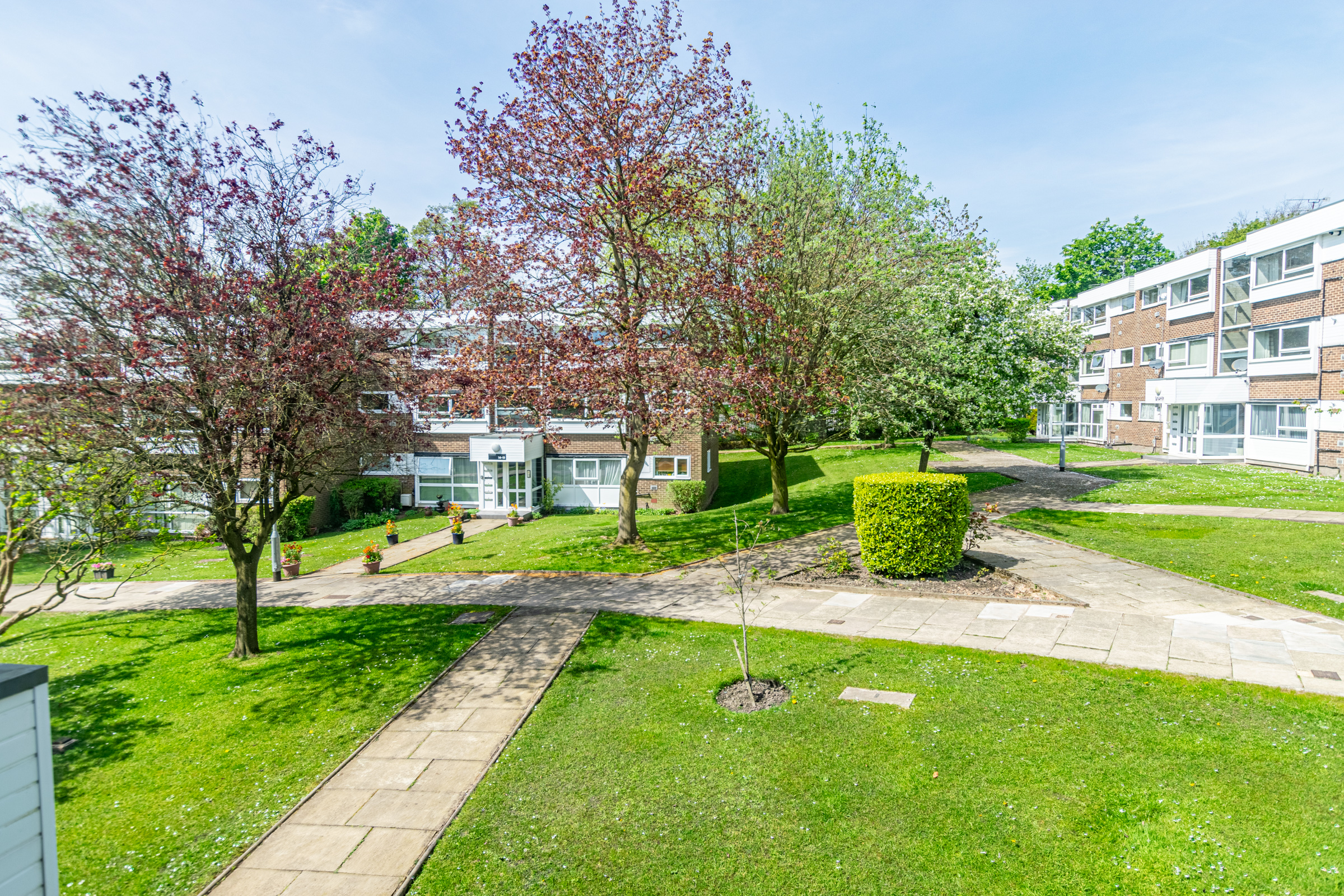 The Moorlands, West Yorkshire, Leeds, LS17 - Photo 4