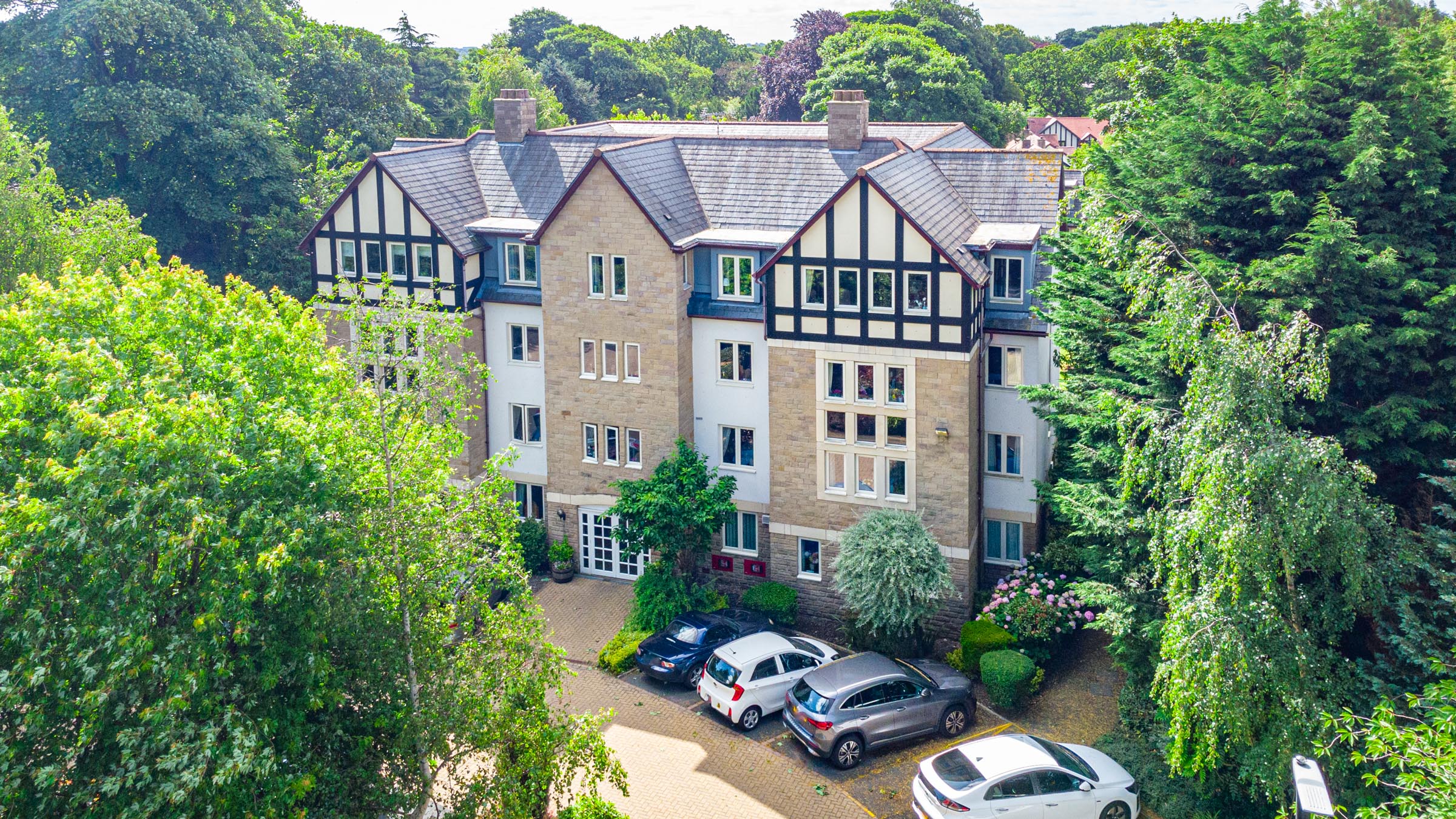 Rosewood Court, Park Avenue, Roundhay, Leeds, LS8 - Photo 1