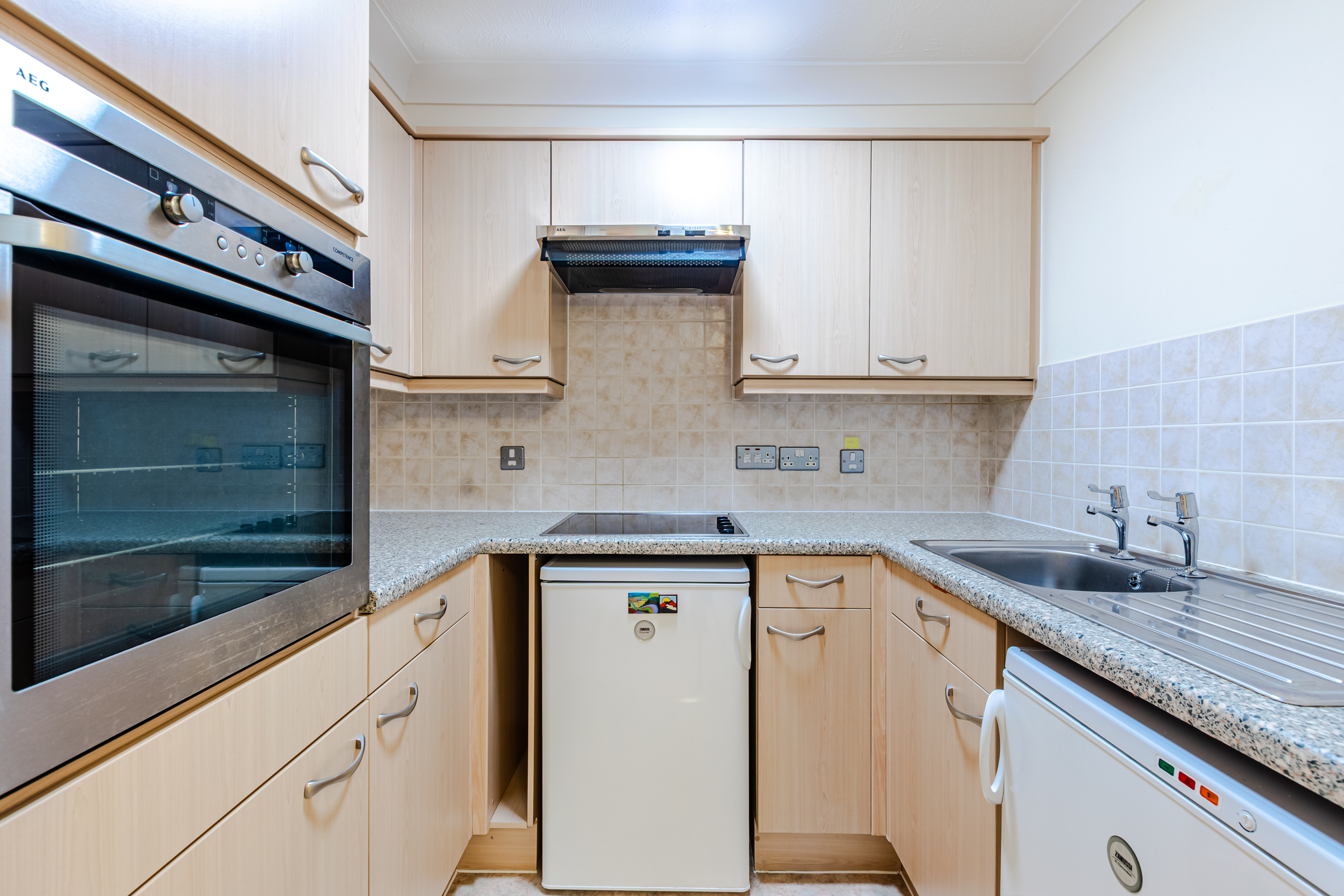 Rosewood Court, Park Avenue, Roundhay, Leeds, LS8 - Photo 5