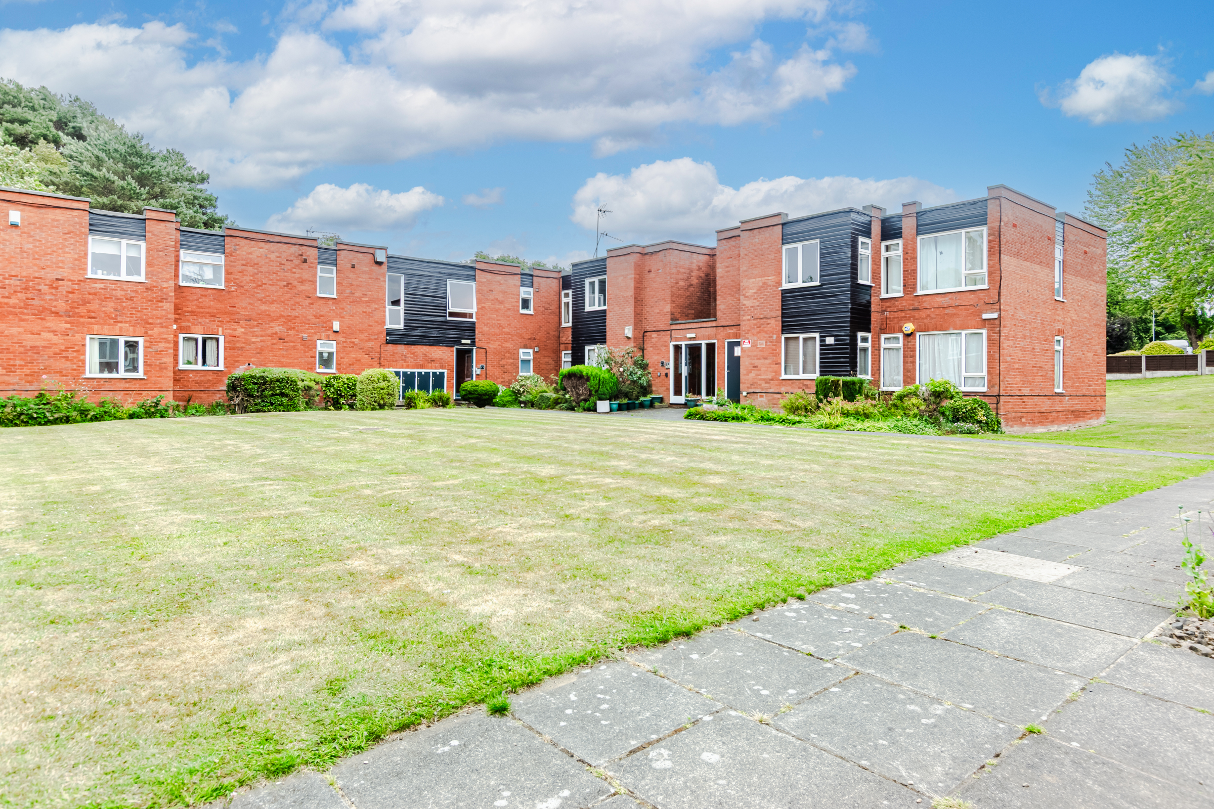 Blackmoor Court, Leeds, LS17 - Photo 1