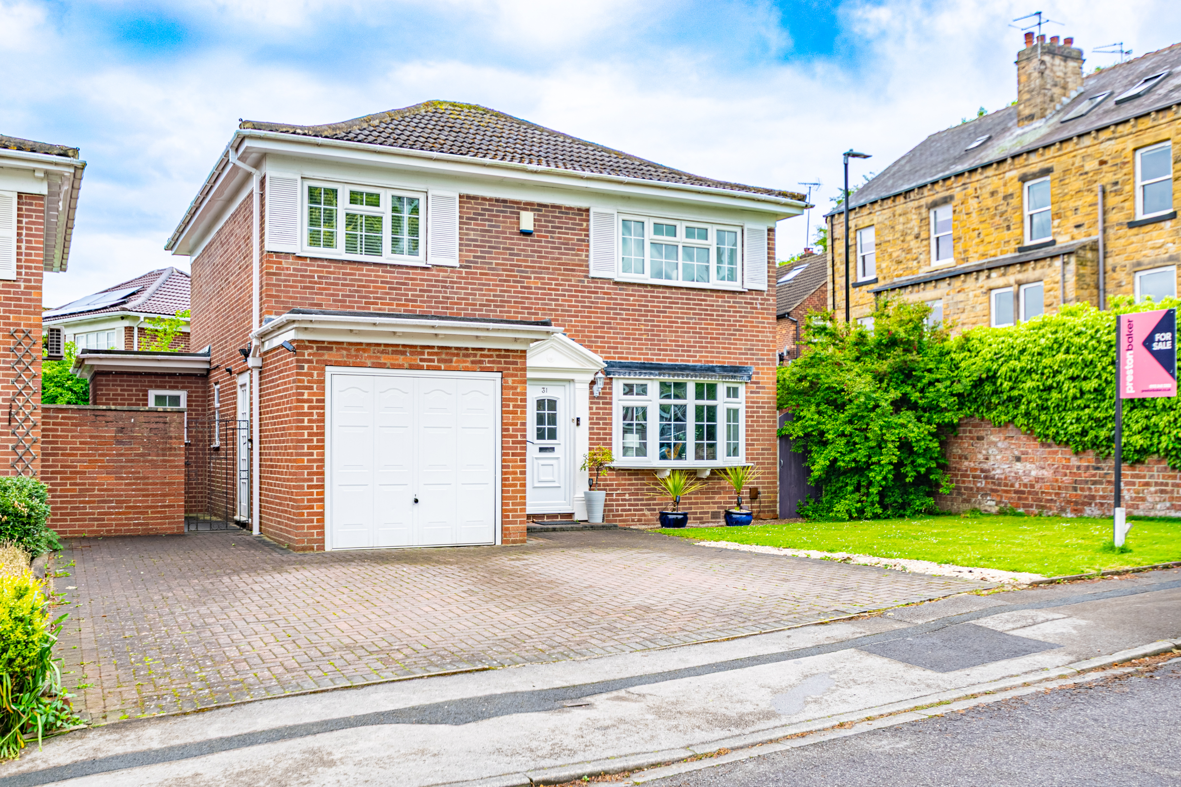 Oakwood Green, Roundhay, Leeds, LS8 - Photo 1