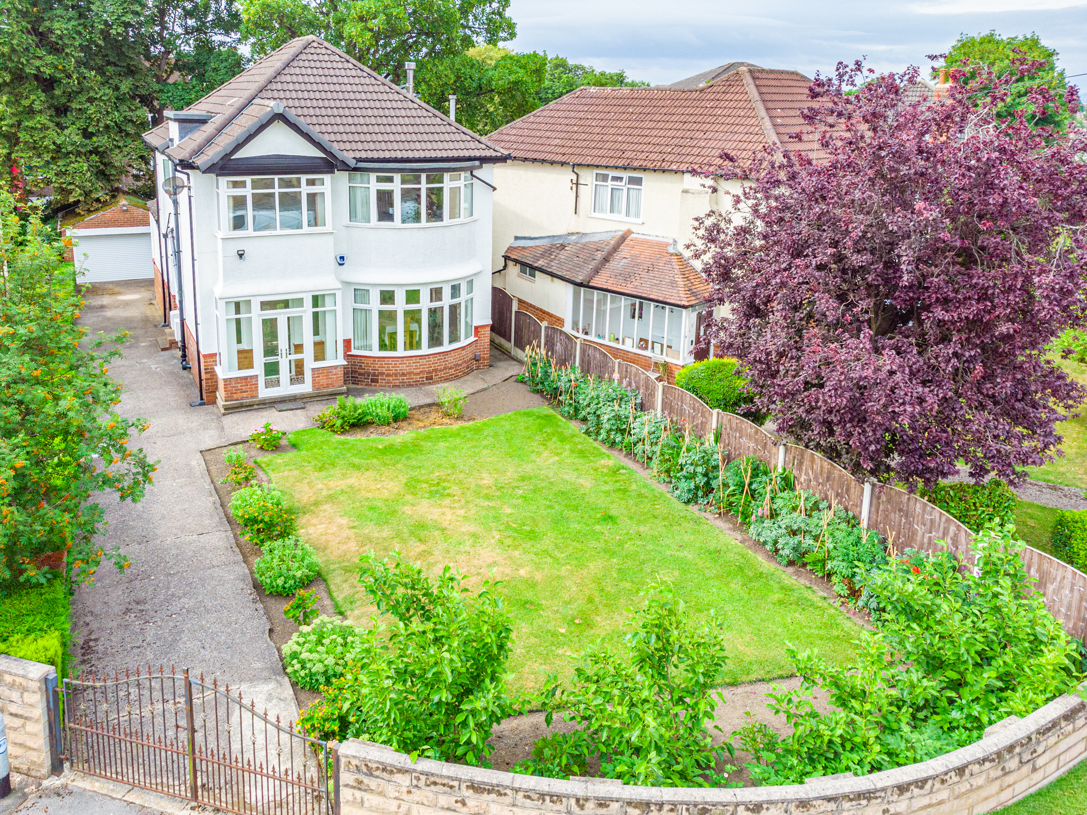 Falkland Gardens, Leeds, LS17 - Photo 1