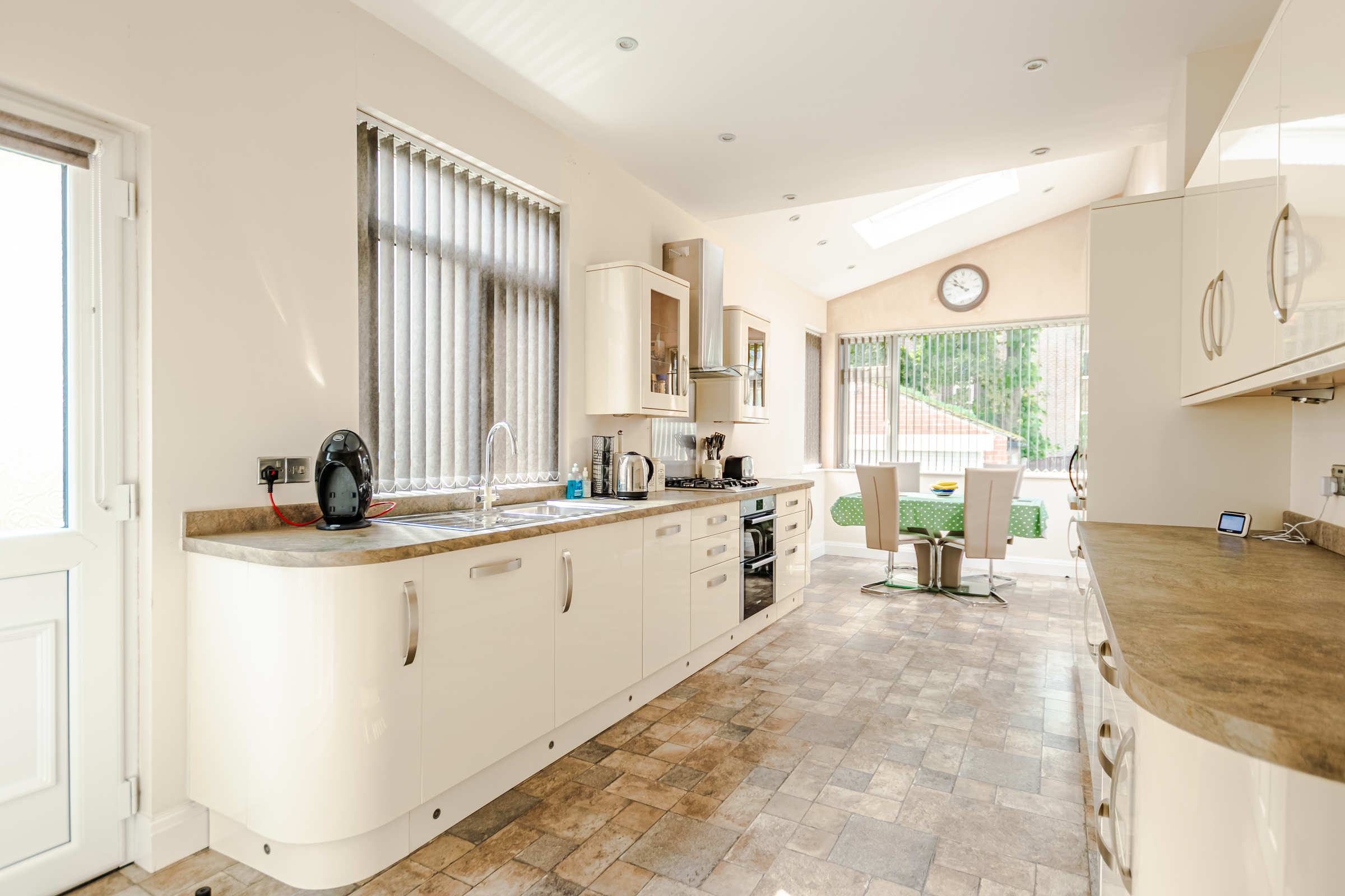 Falkland Gardens, Leeds, LS17 - Photo 6