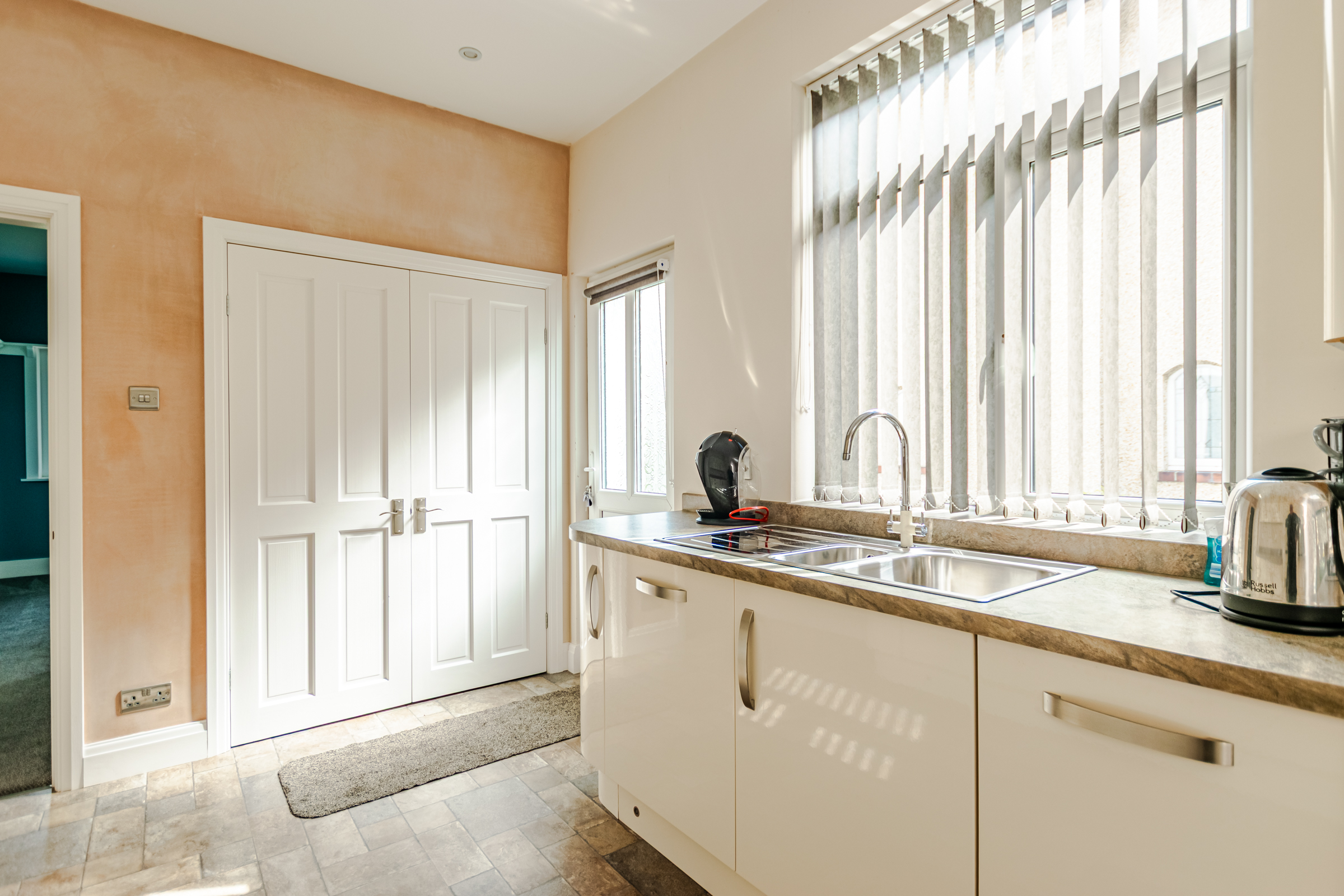 Falkland Gardens, Leeds, LS17 - Photo 11