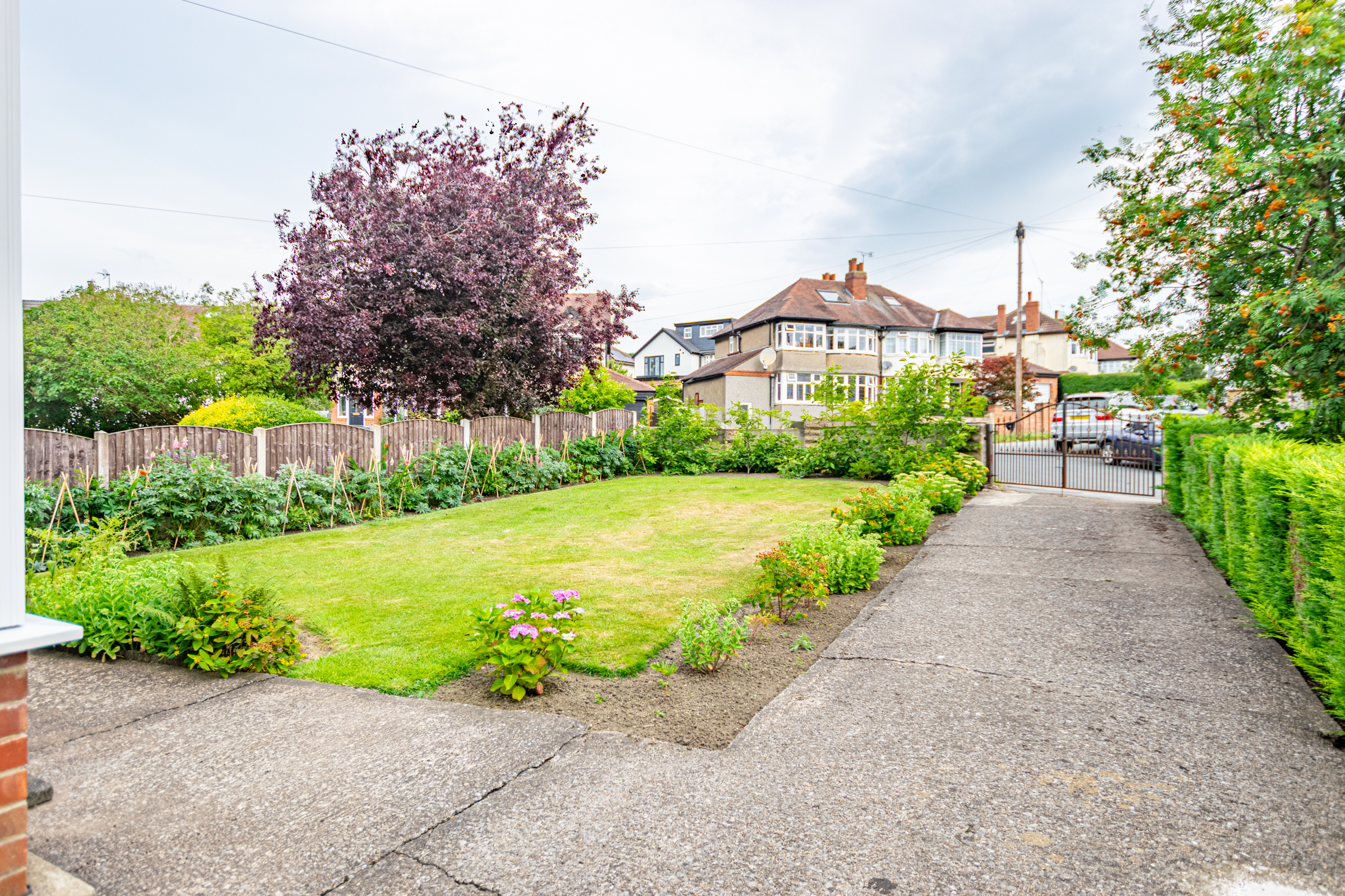 Falkland Gardens, Leeds, LS17 - Photo 32