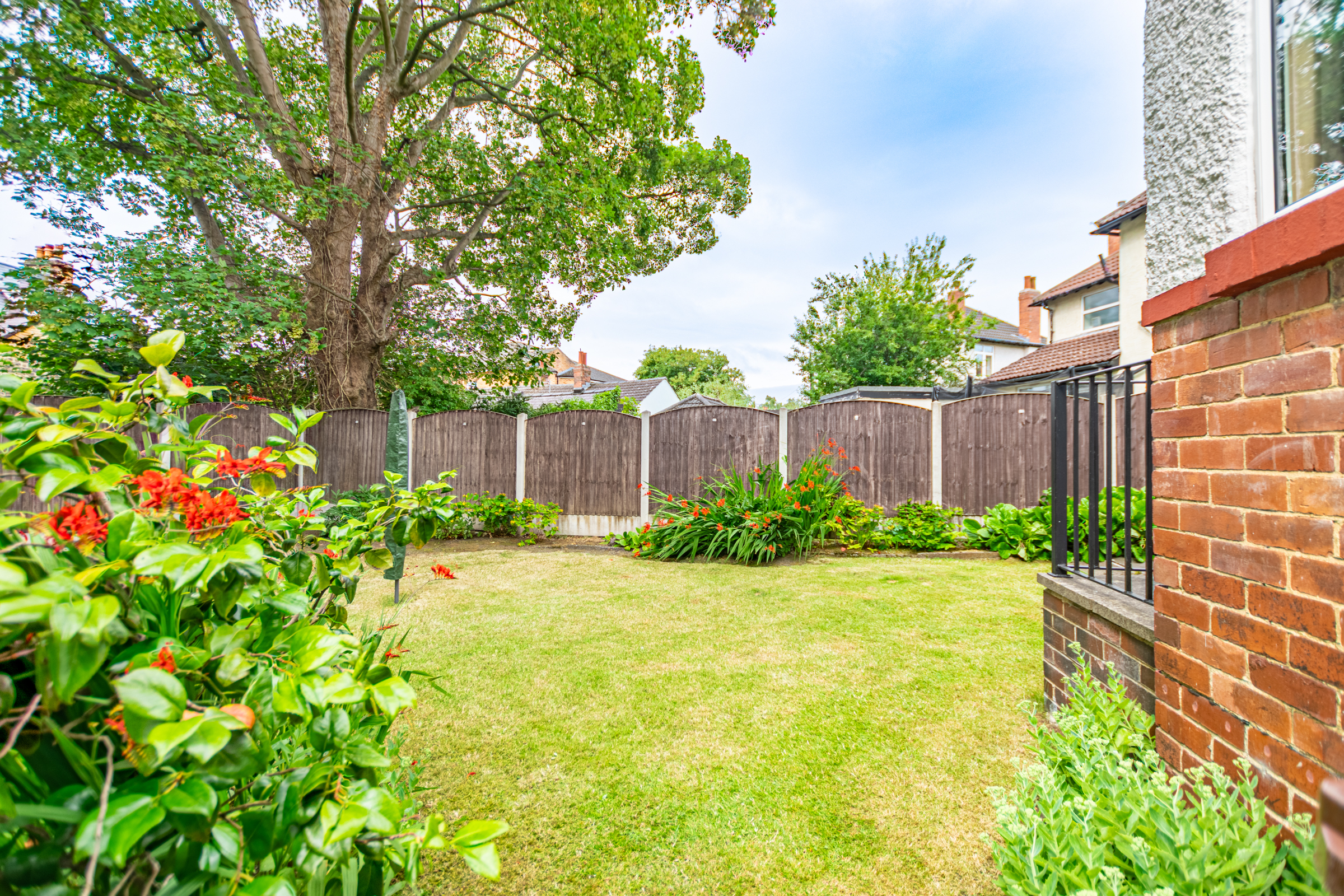 Falkland Gardens, Leeds, LS17 - Photo 2