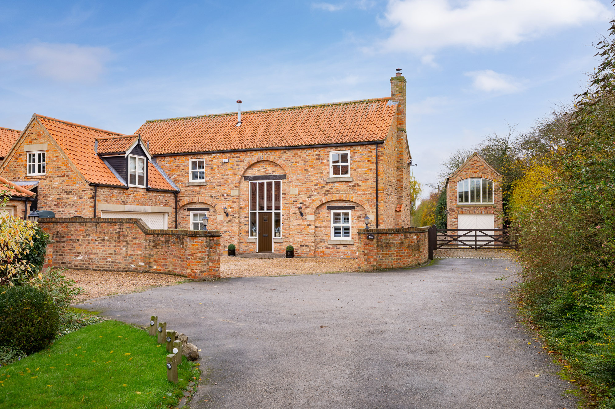buck_house-01blue_2000px