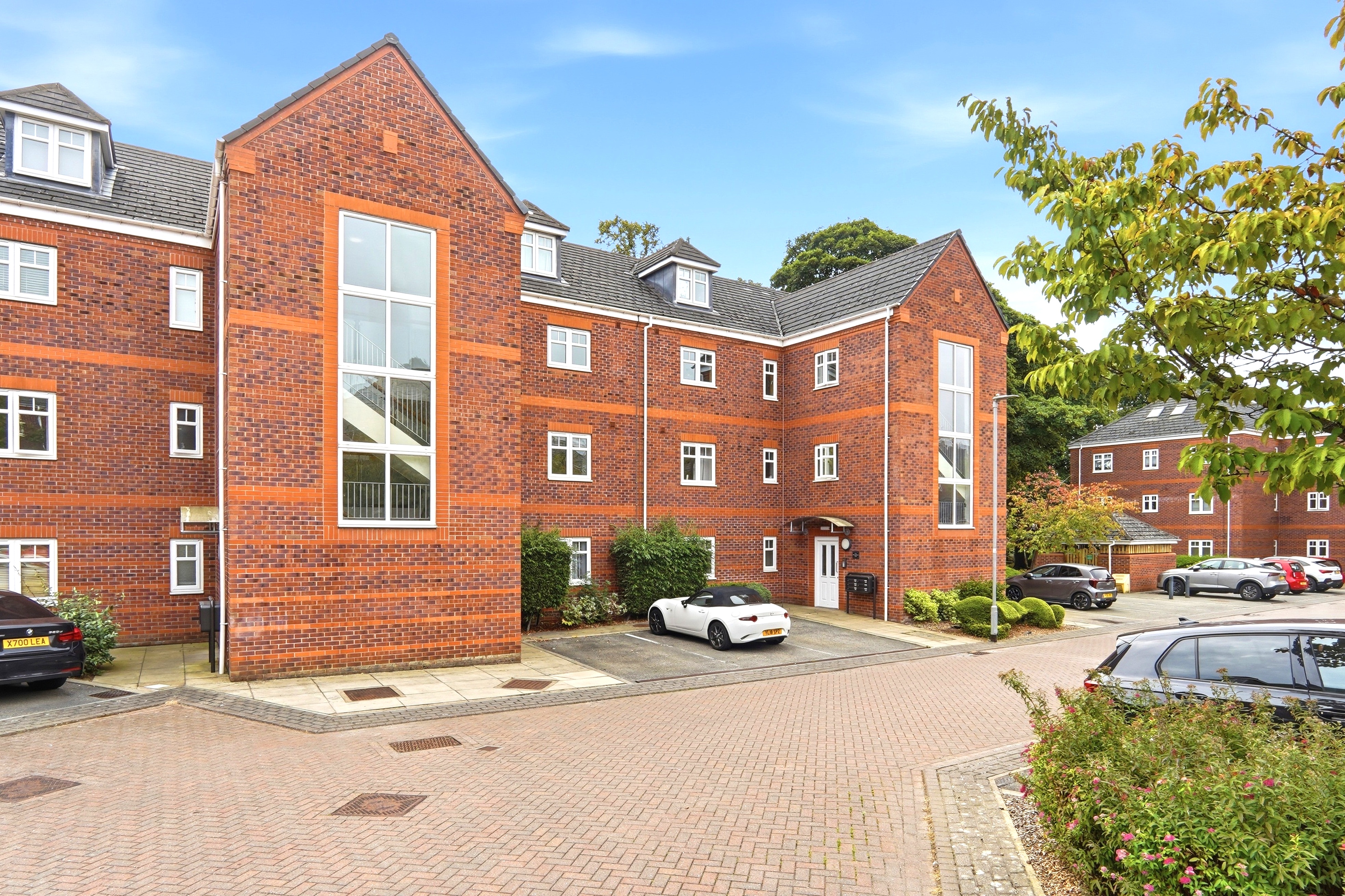 Brackenhurst Drive, Moortown, Leeds, LS17 - Photo 17