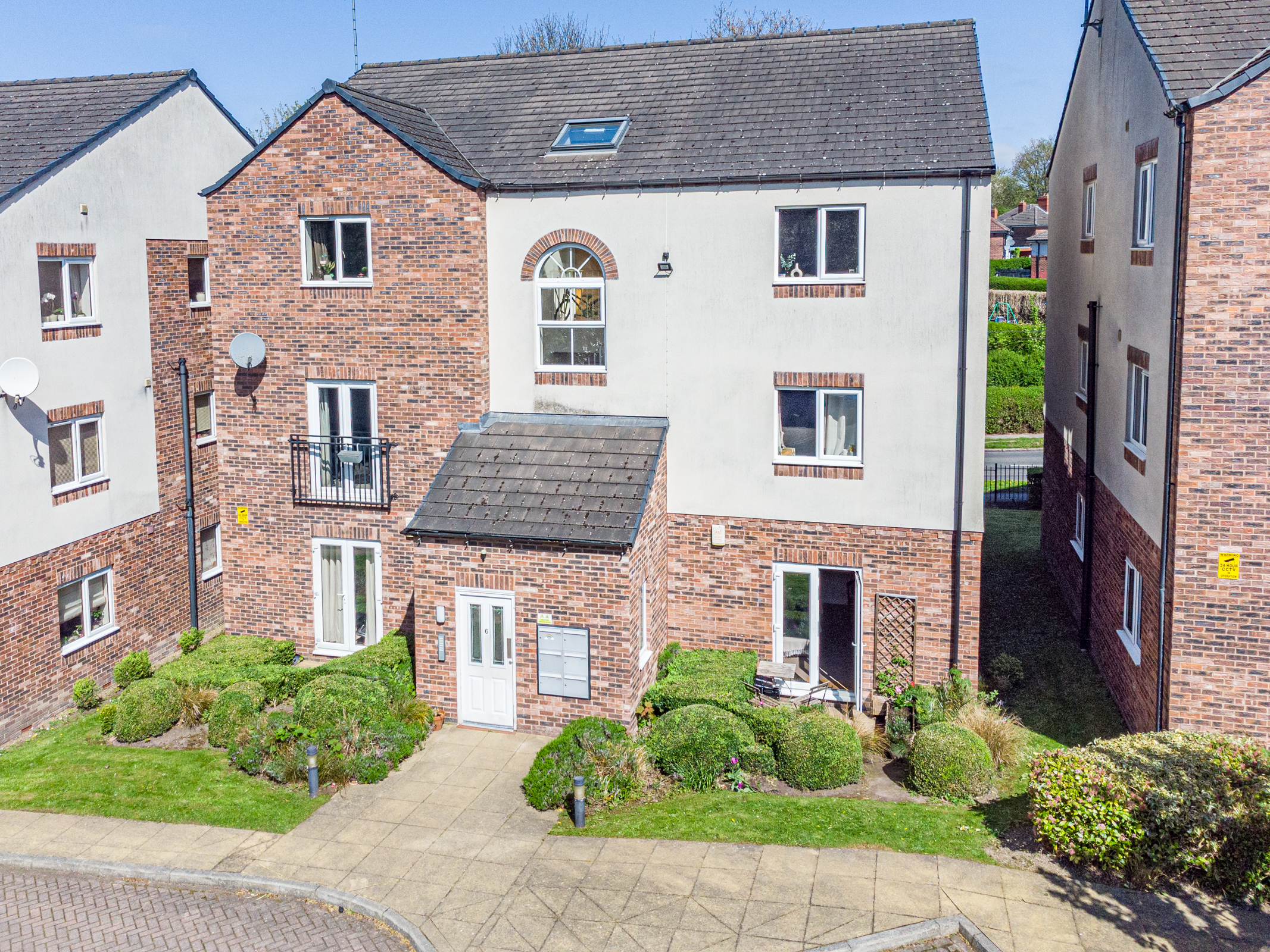 Potternewton Mount, Leeds, LS7 - Photo 1