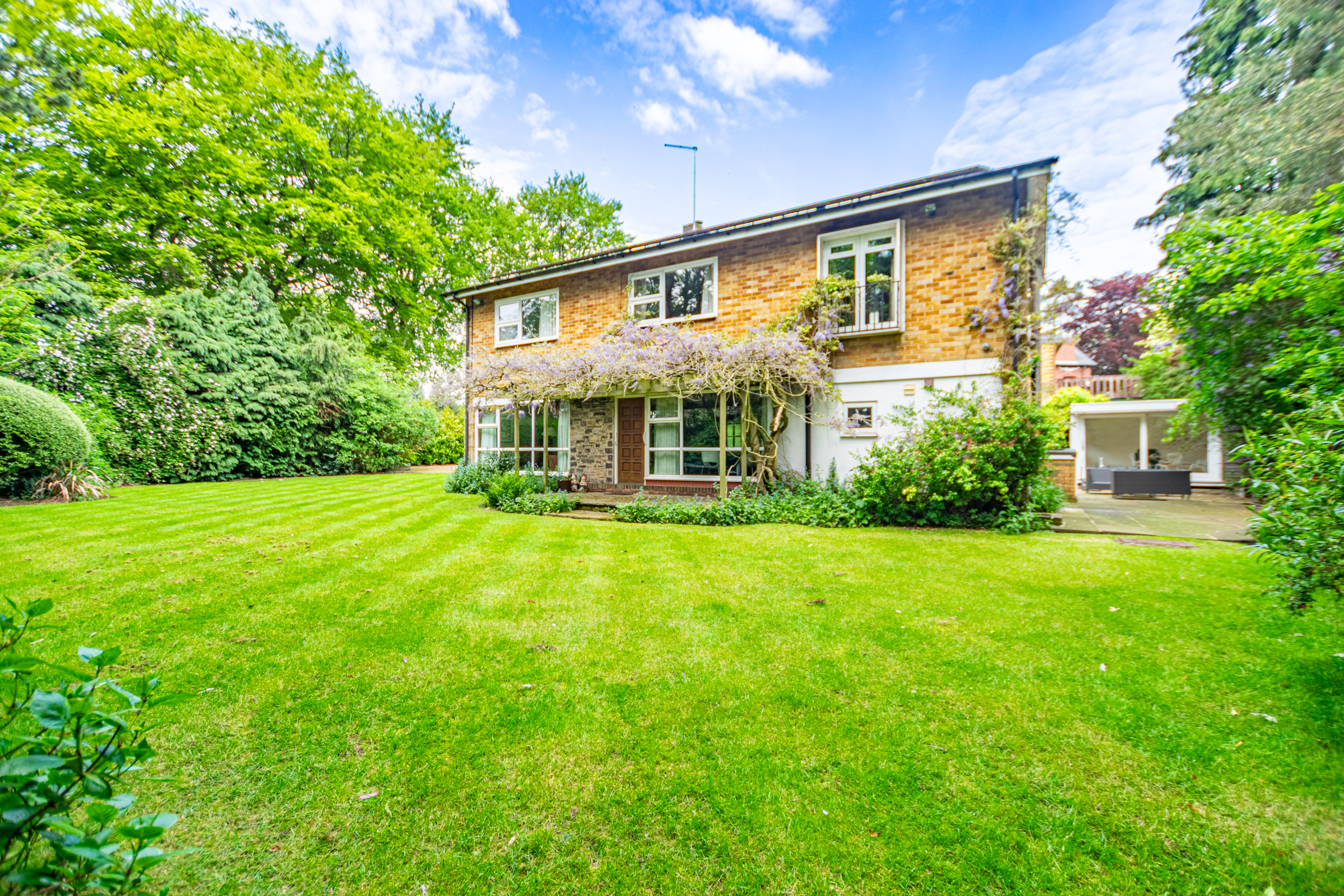 Roundhay, Leeds, LS8 - Photo 2
