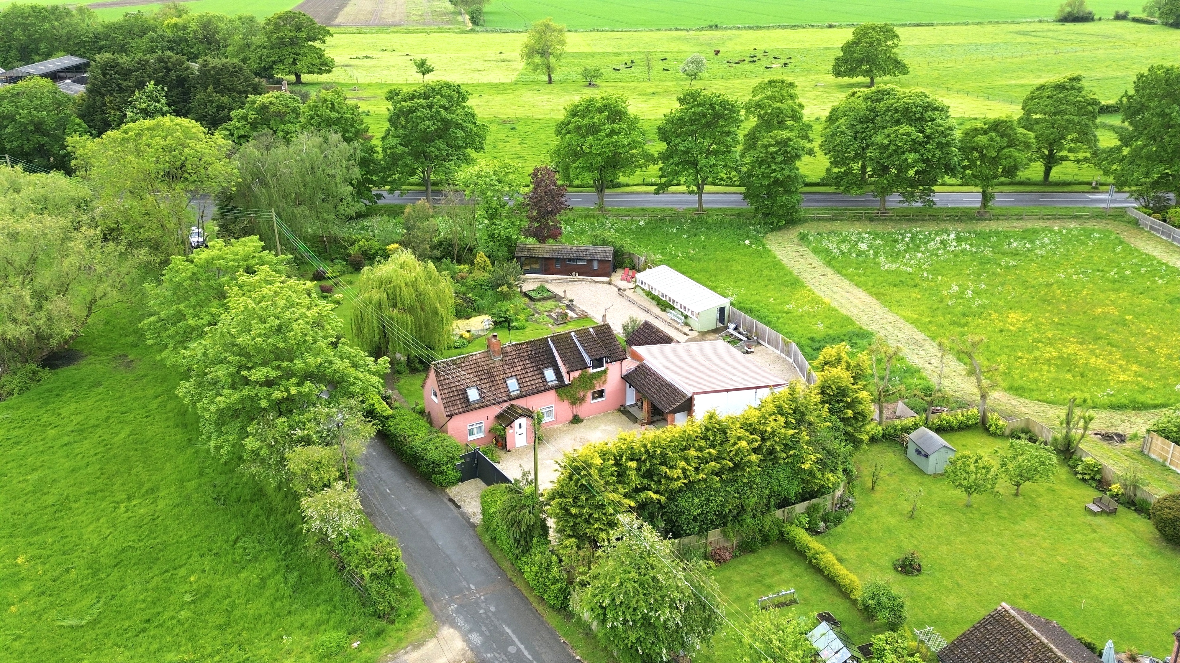 April Cottage, Main Road, Newsholme, DN14 - Photo 48