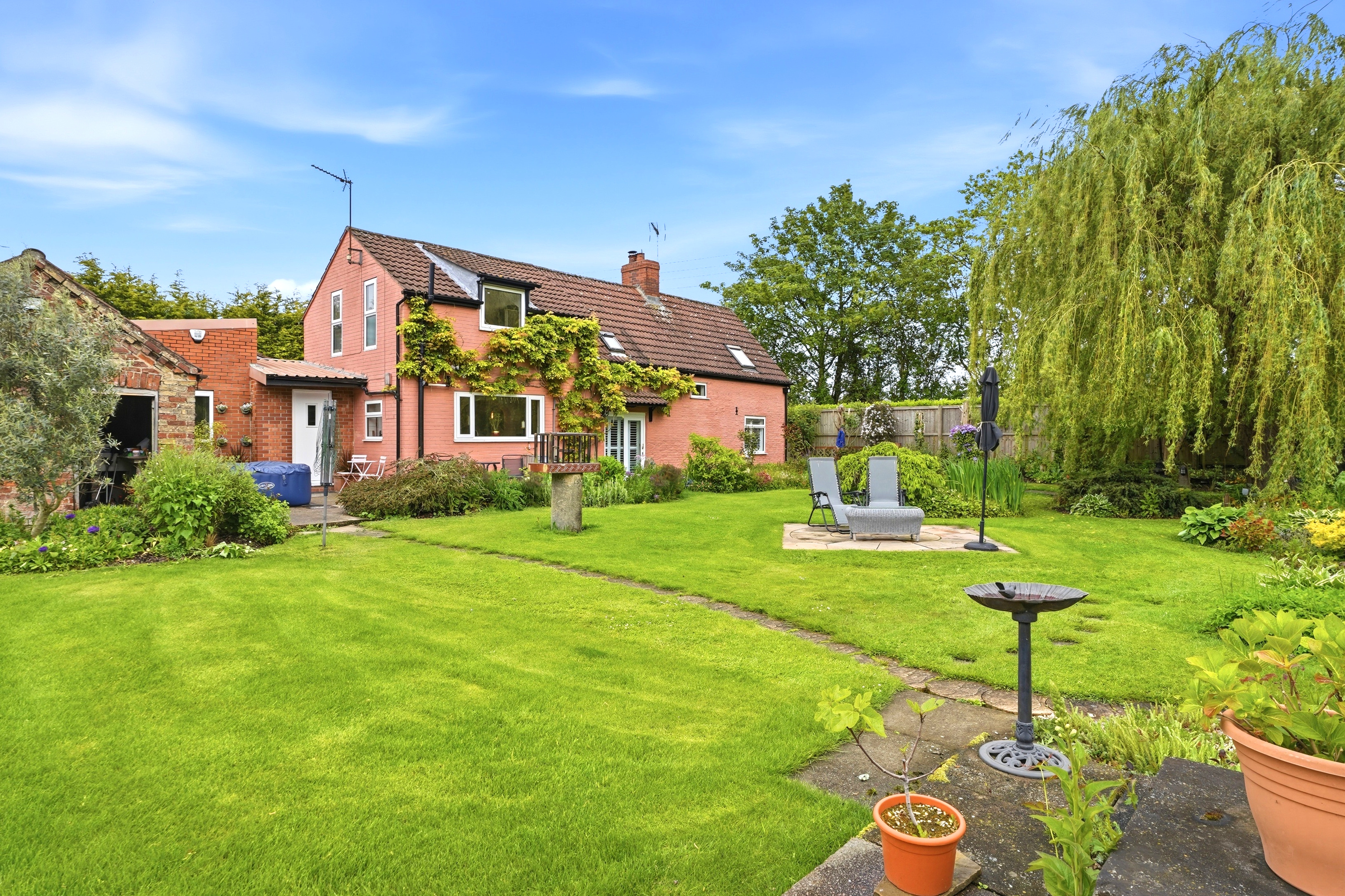 April Cottage, Main Road, Newsholme, DN14 - Photo 41