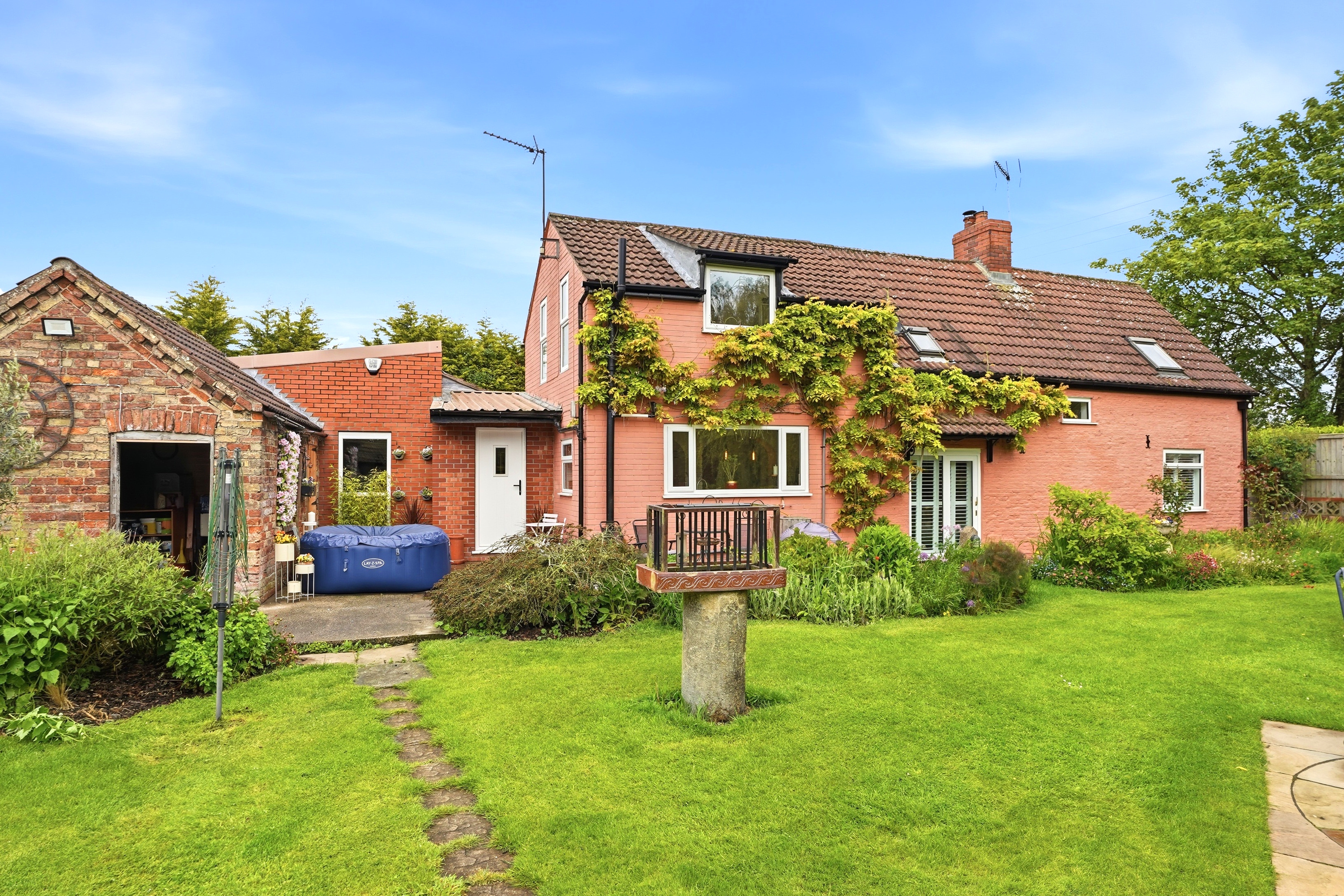 April Cottage, Main Road, Newsholme, DN14 - Photo 40