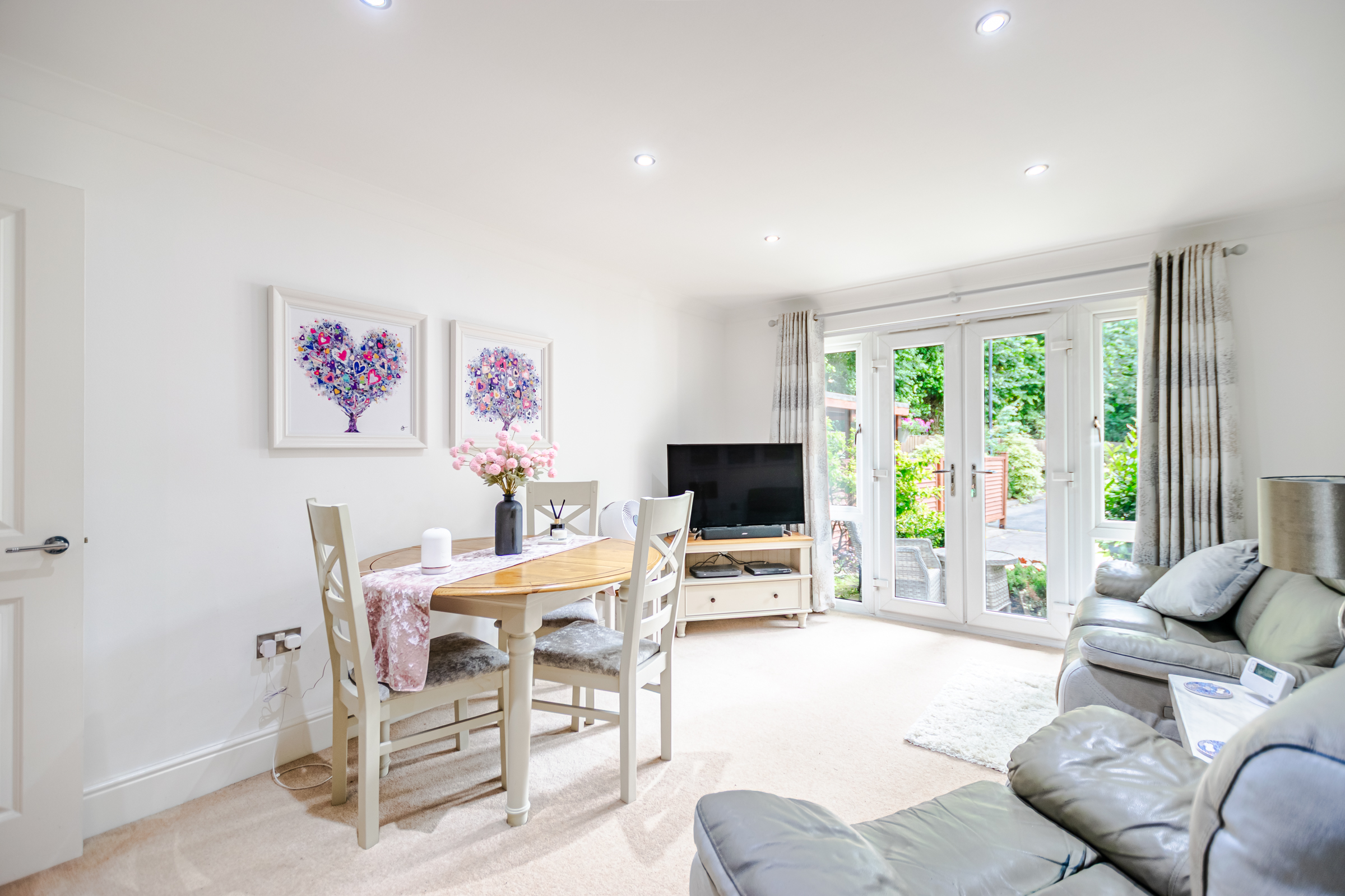 Shadwell Lane, Leeds, LS17 - Photo 2