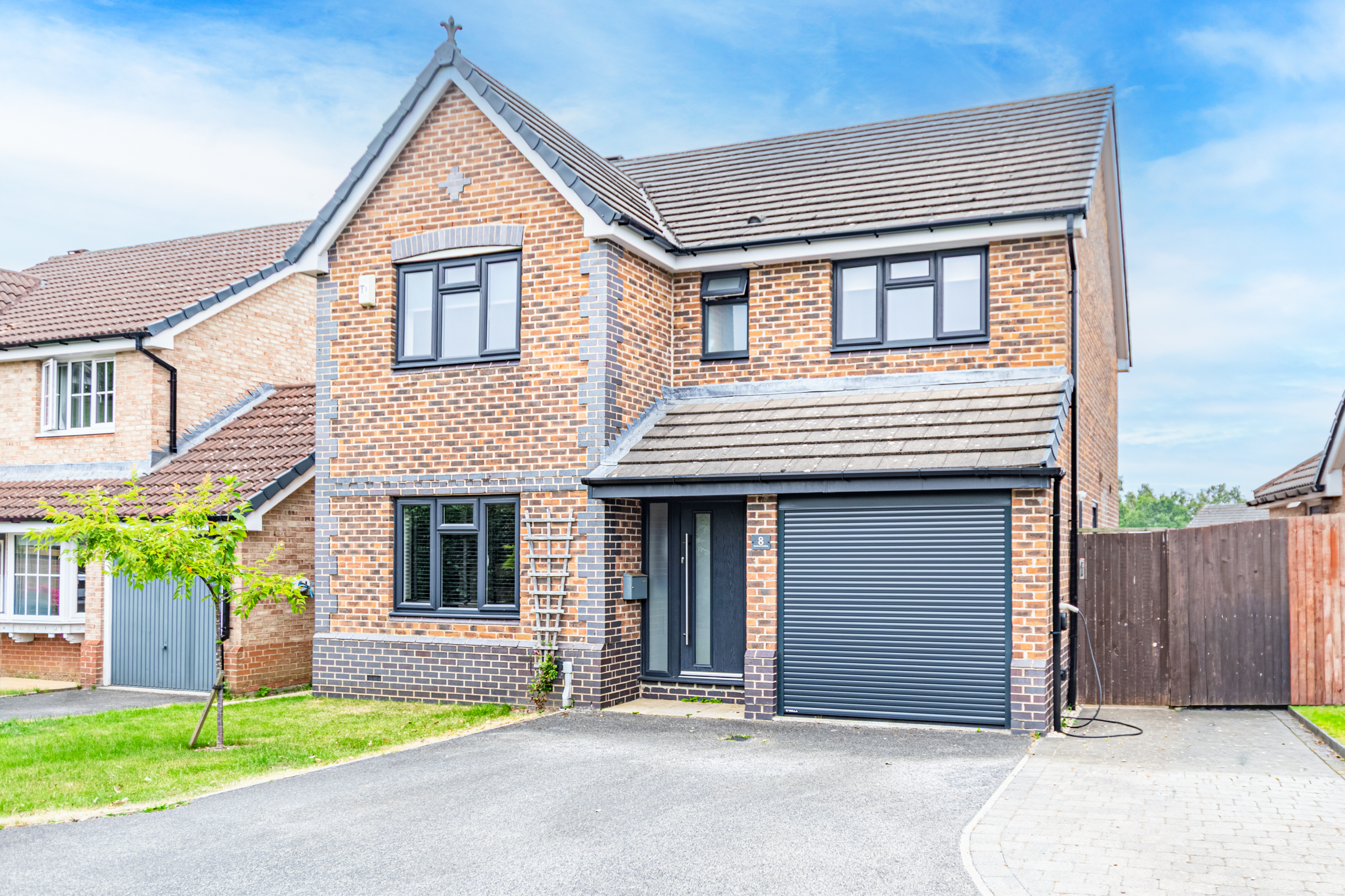 Hawthorne Gardens, Adel, Leeds, LS16 - Photo 1