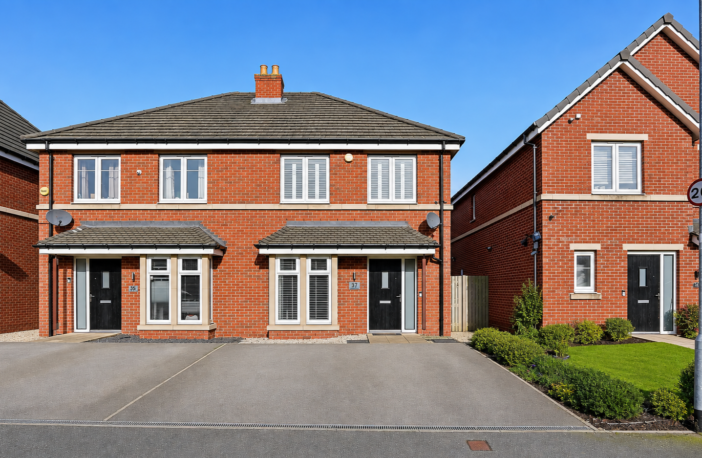 Mayfair Mount, Crossgates, Leeds, LS15 - Photo 1