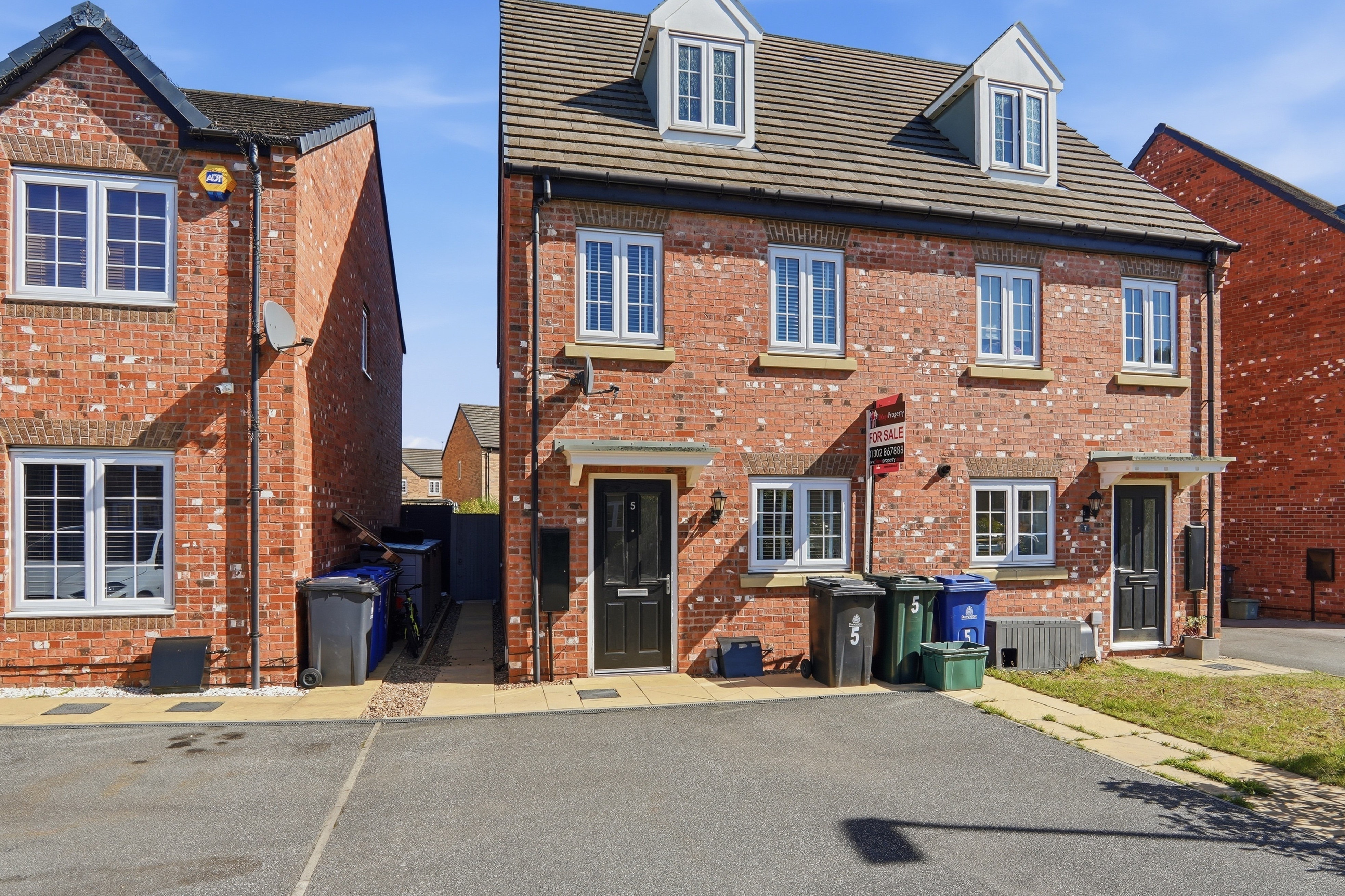 Fairlands Grove, Auckley, Doncaster, DN9 - Photo 1