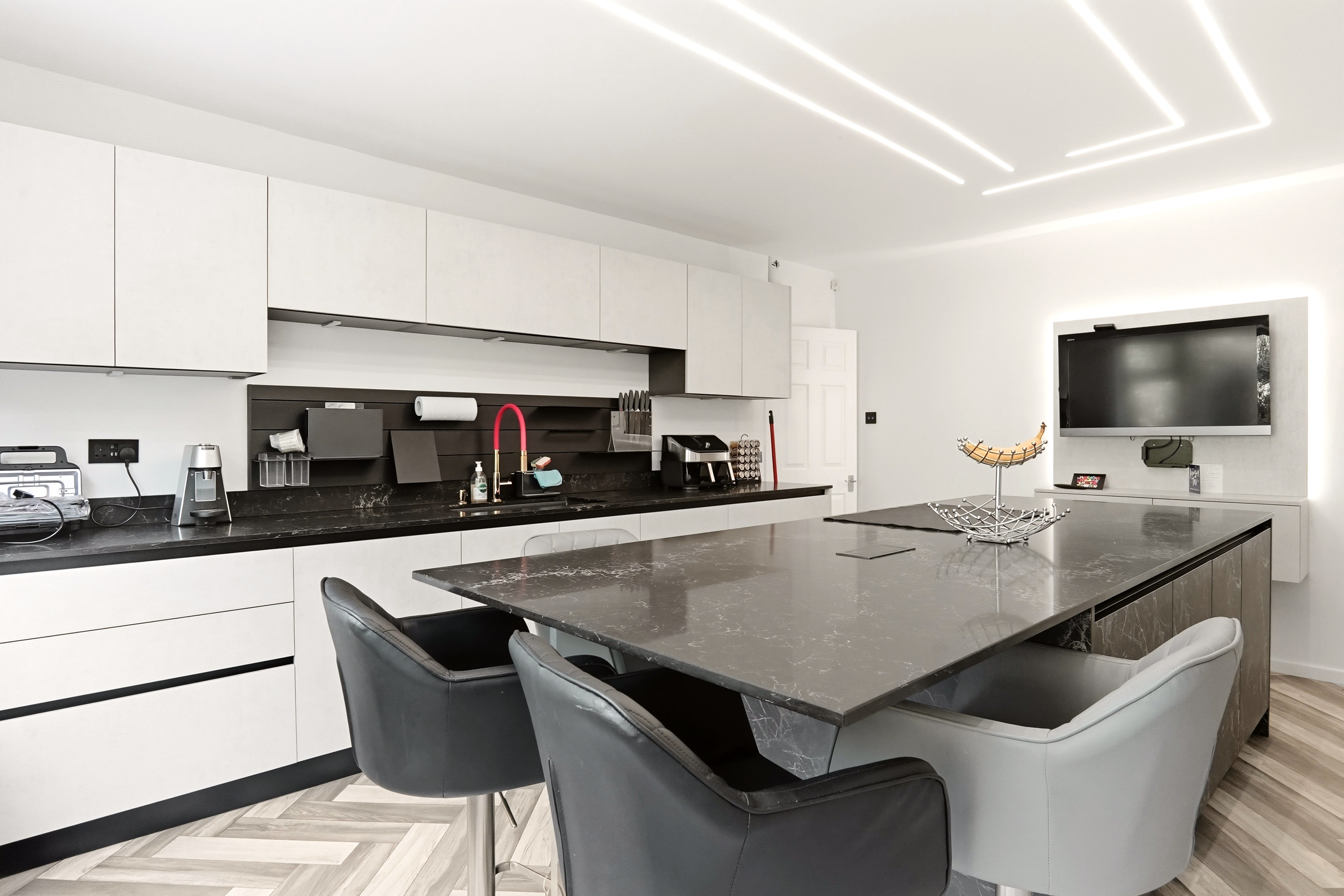 Mount Rise, Alwoodley, Leeds, LS17 - Photo 6