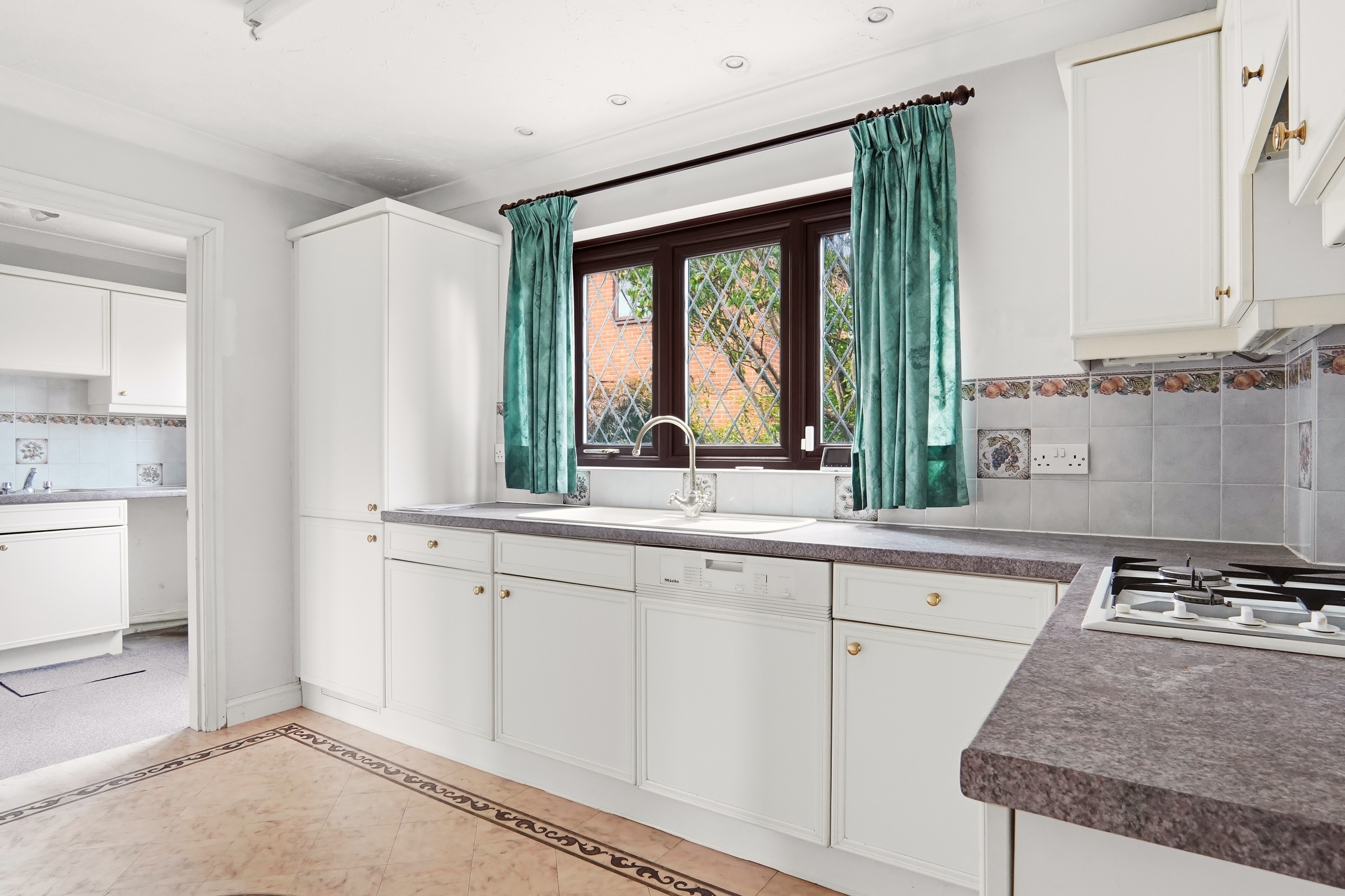 Gatesbridge Park, Finningley, Doncaster, DN9 - Photo 6