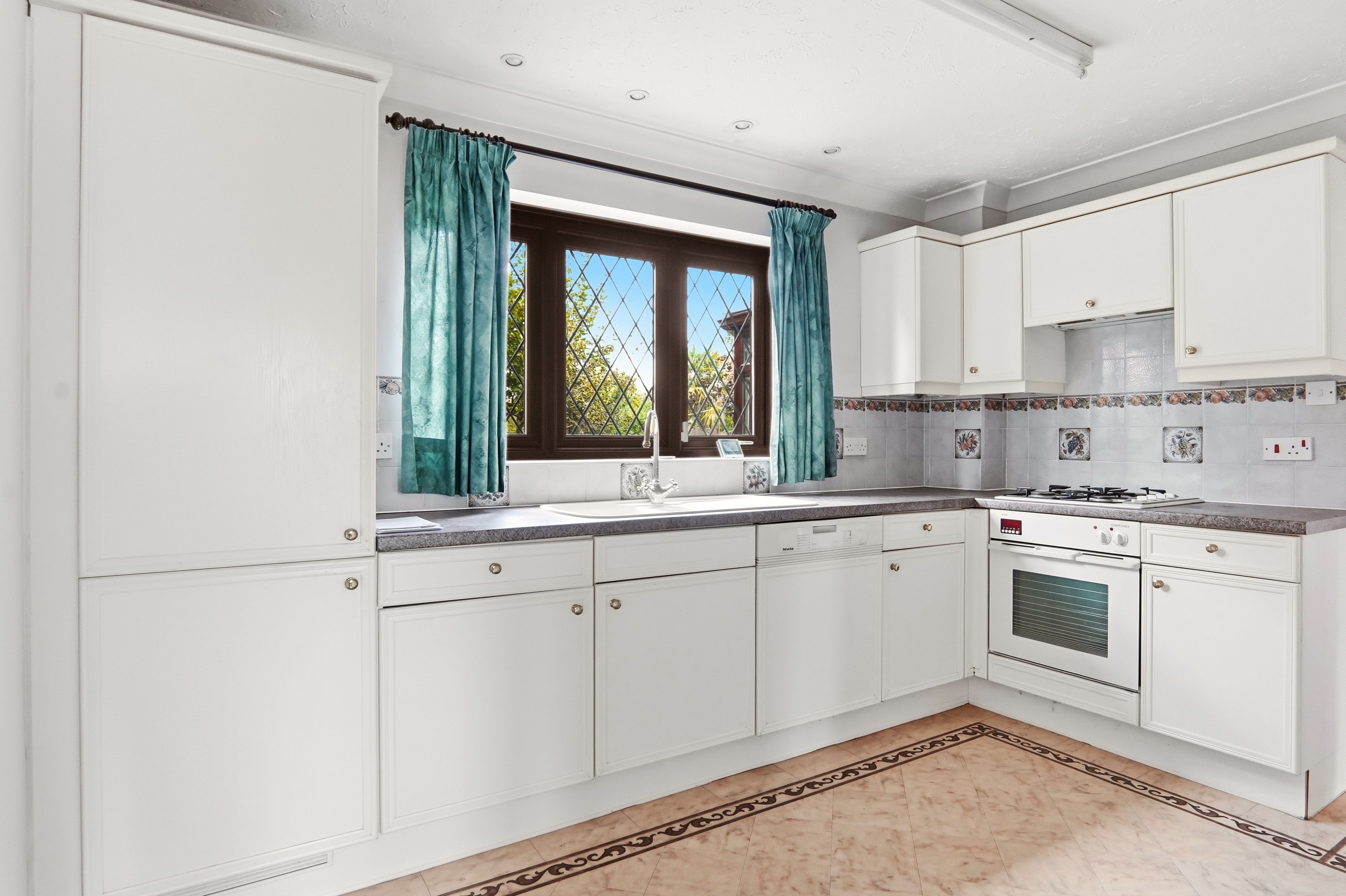 Gatesbridge Park, Finningley, Doncaster, DN9 - Photo 2