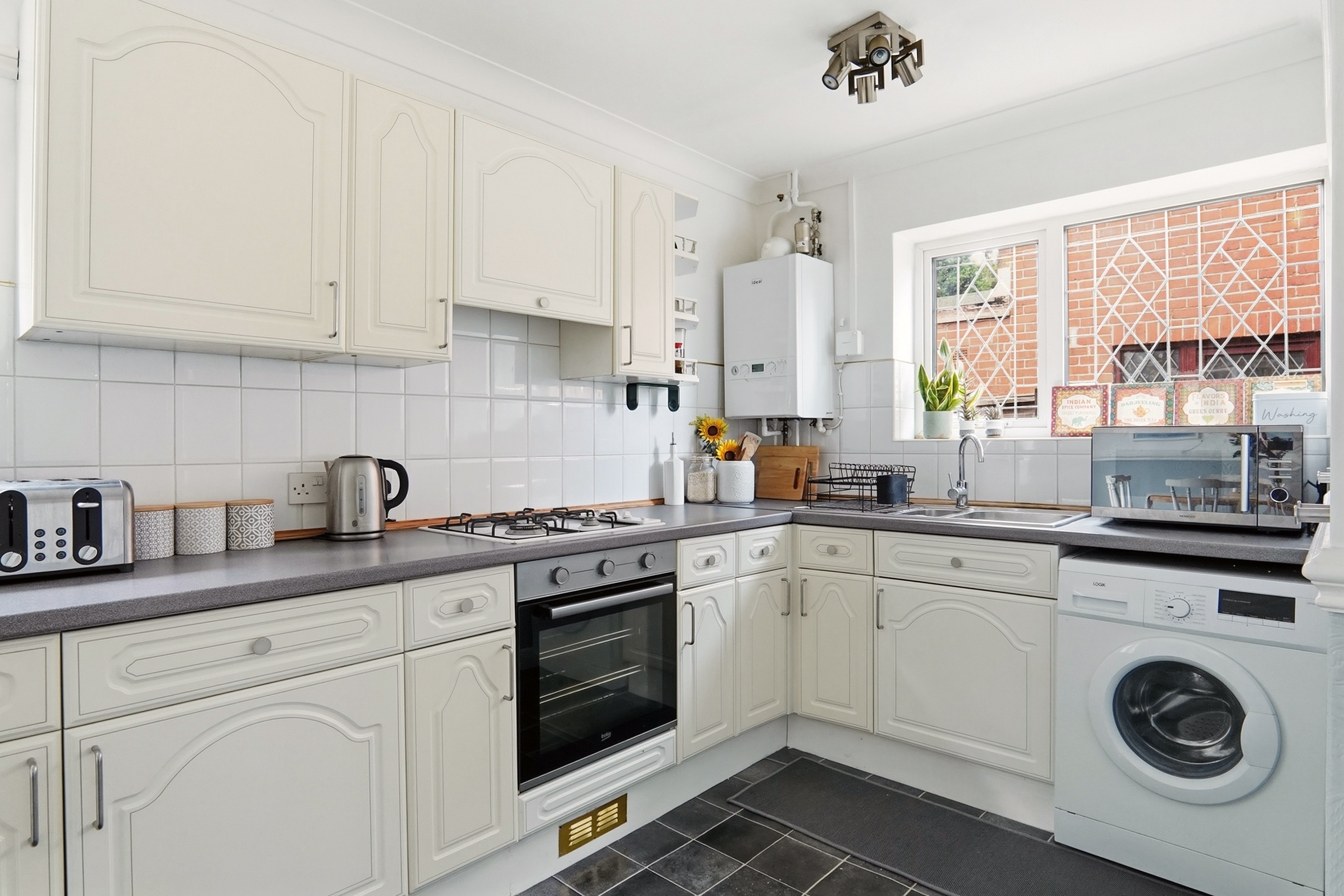 Liverpool Avenue, Doncaster, DN2 - Photo 4