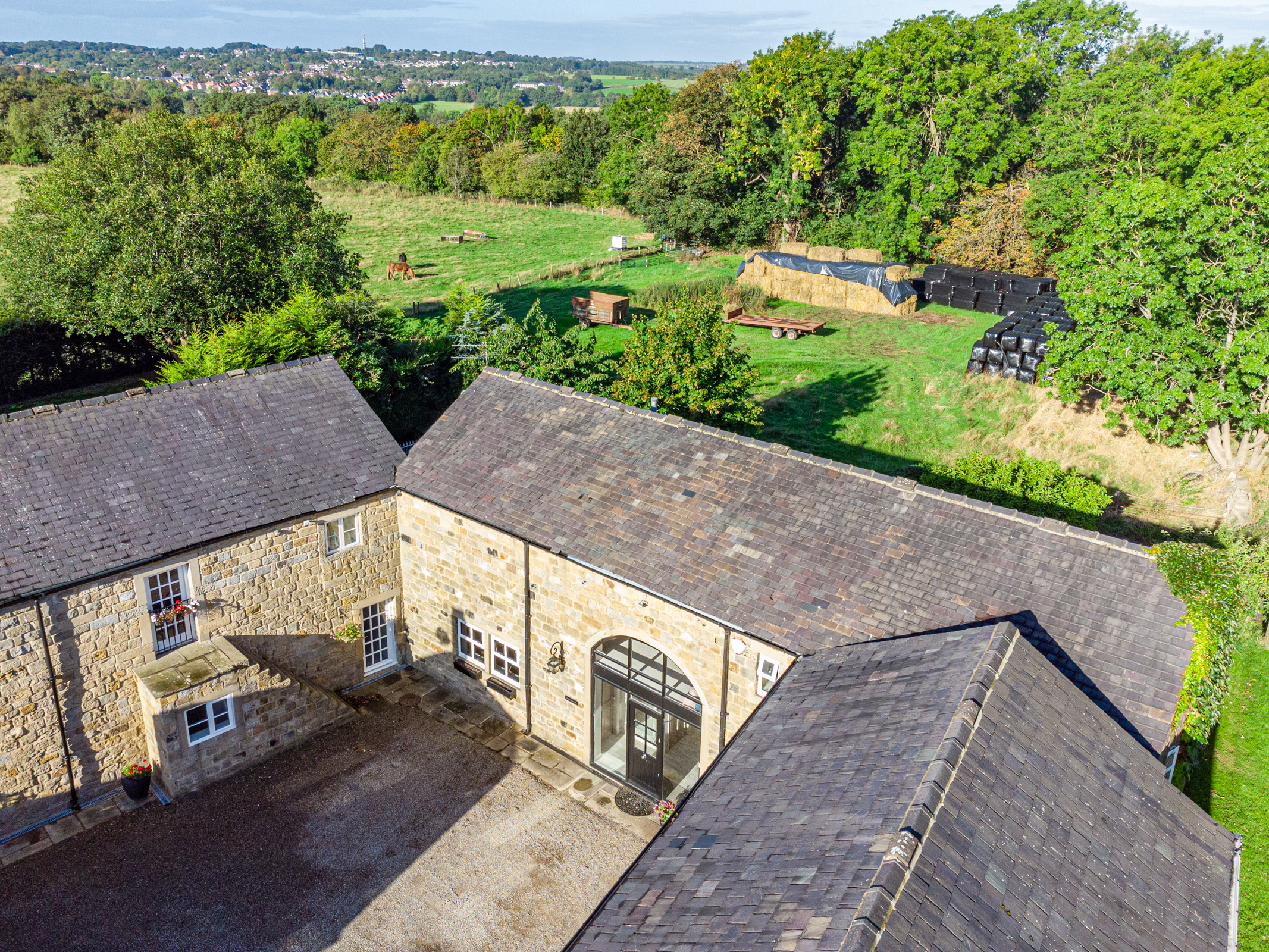 King Lane, King Lane Farm, Leeds, LS17 - Photo 1