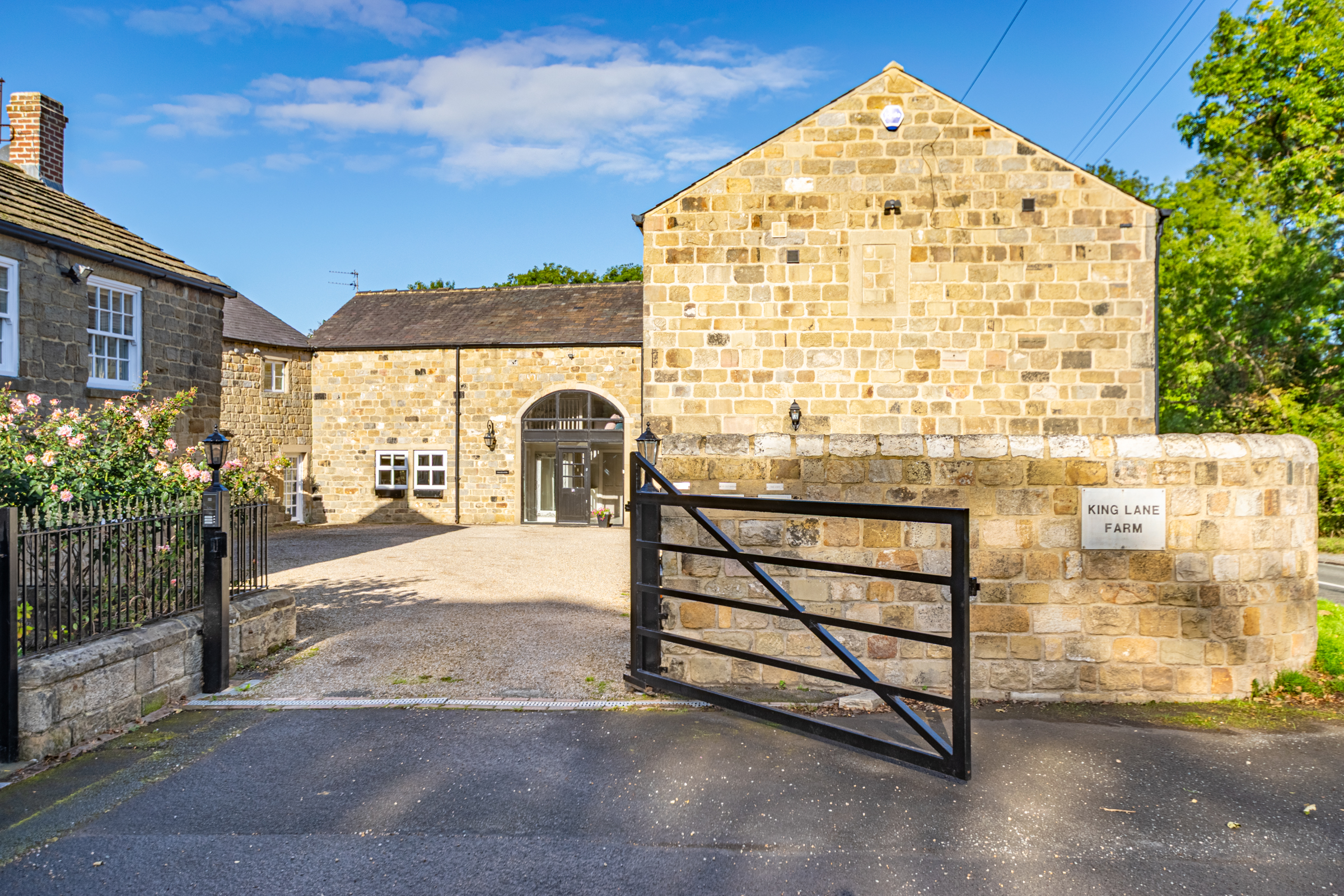 King Lane, King Lane Farm, Leeds, LS17 - Photo 2