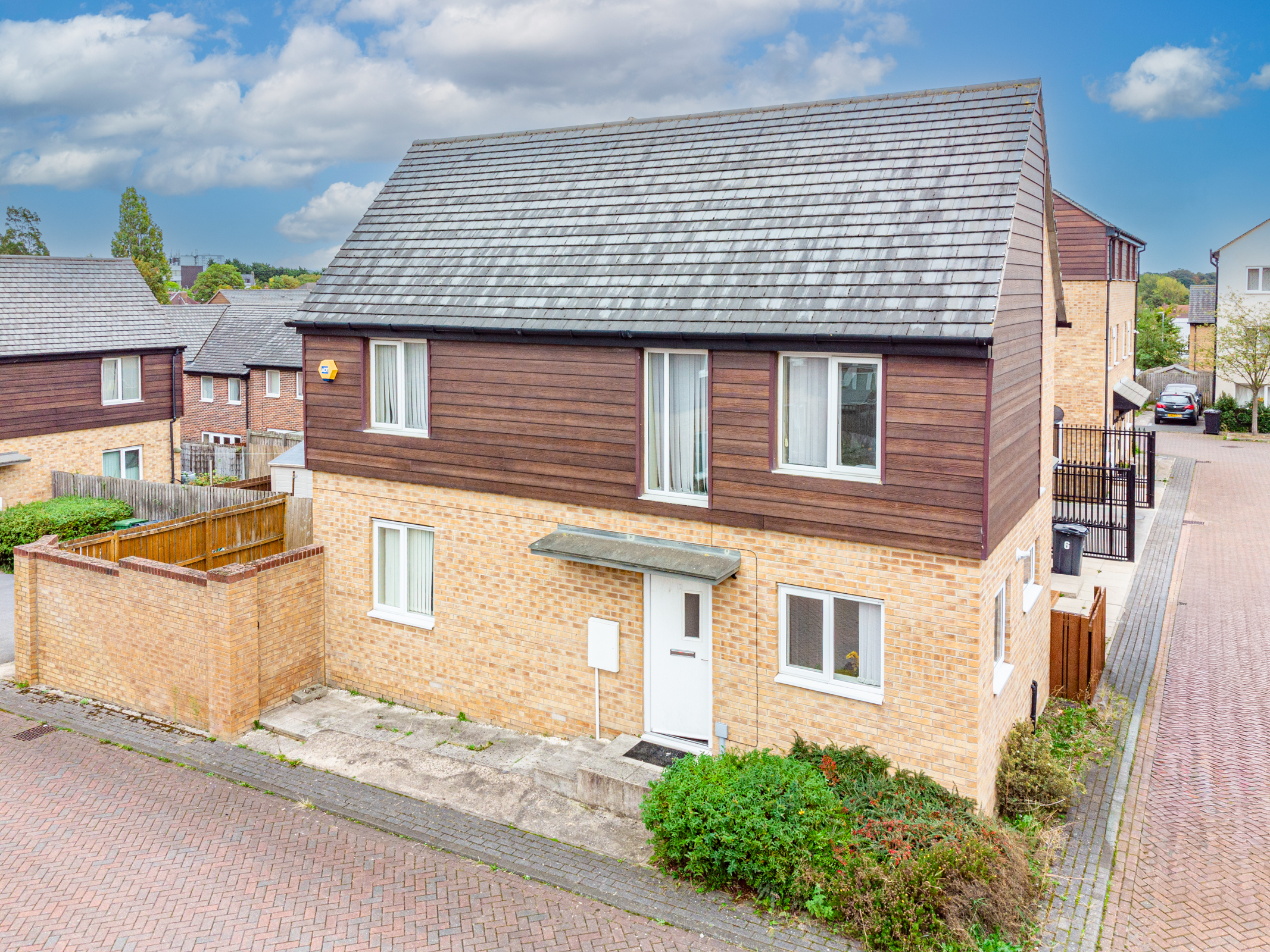 Oaklands Crescent, Gipton, Leeds, LS8 - Photo 1