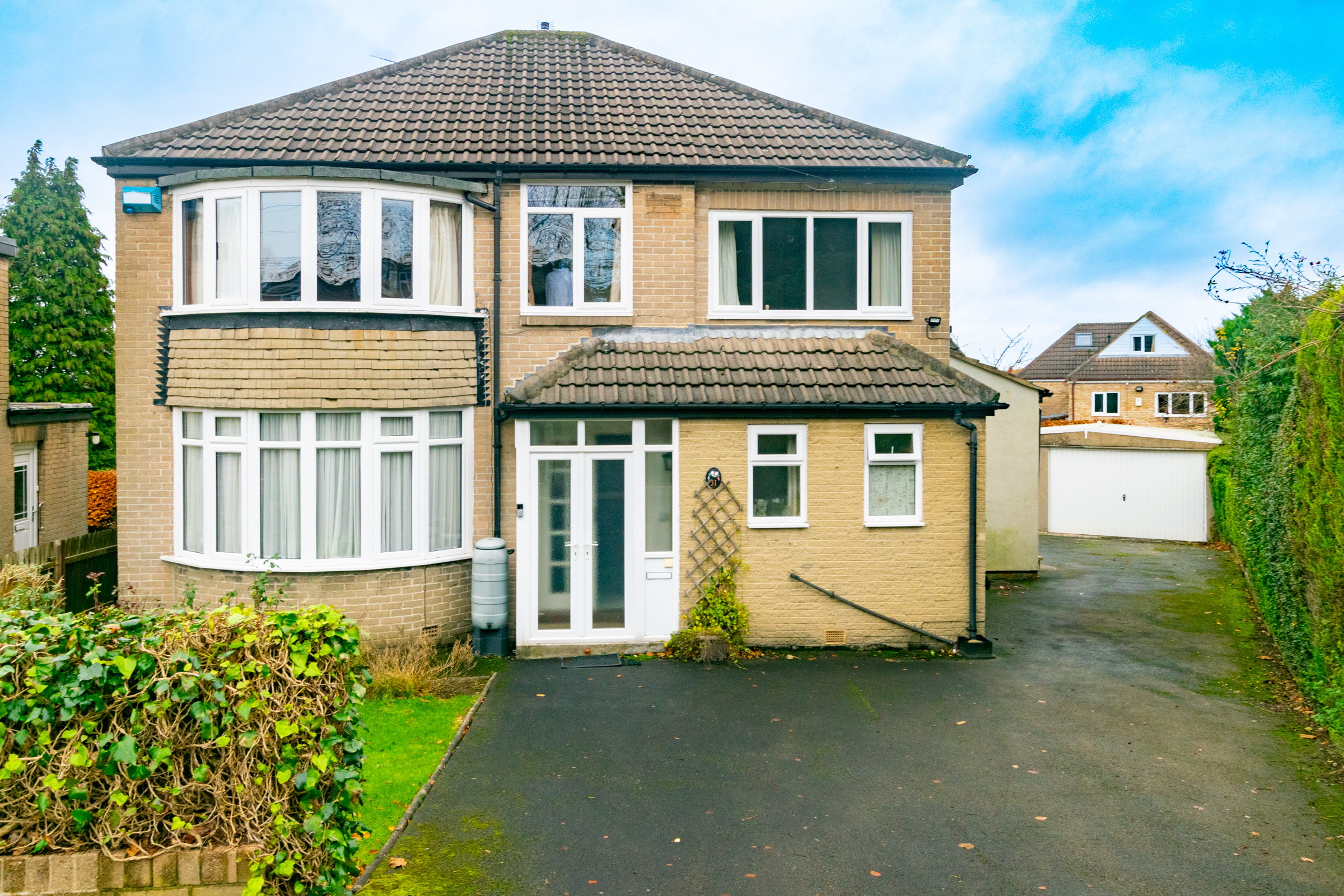 Sandhill Mount, Alwoodley, Leeds, LS17 - Photo 1