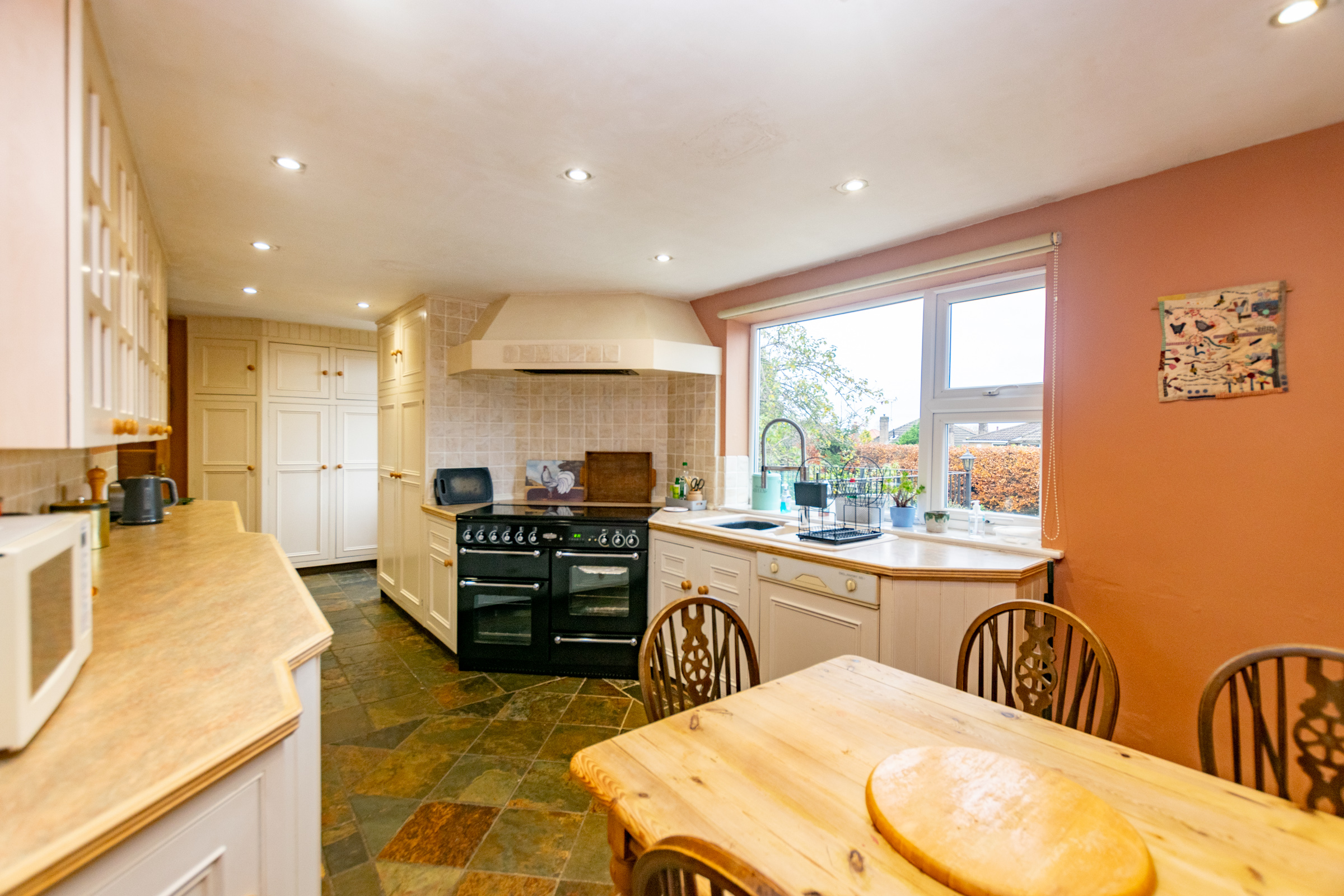 Sandhill Mount, Alwoodley, Leeds, LS17 - Photo 12