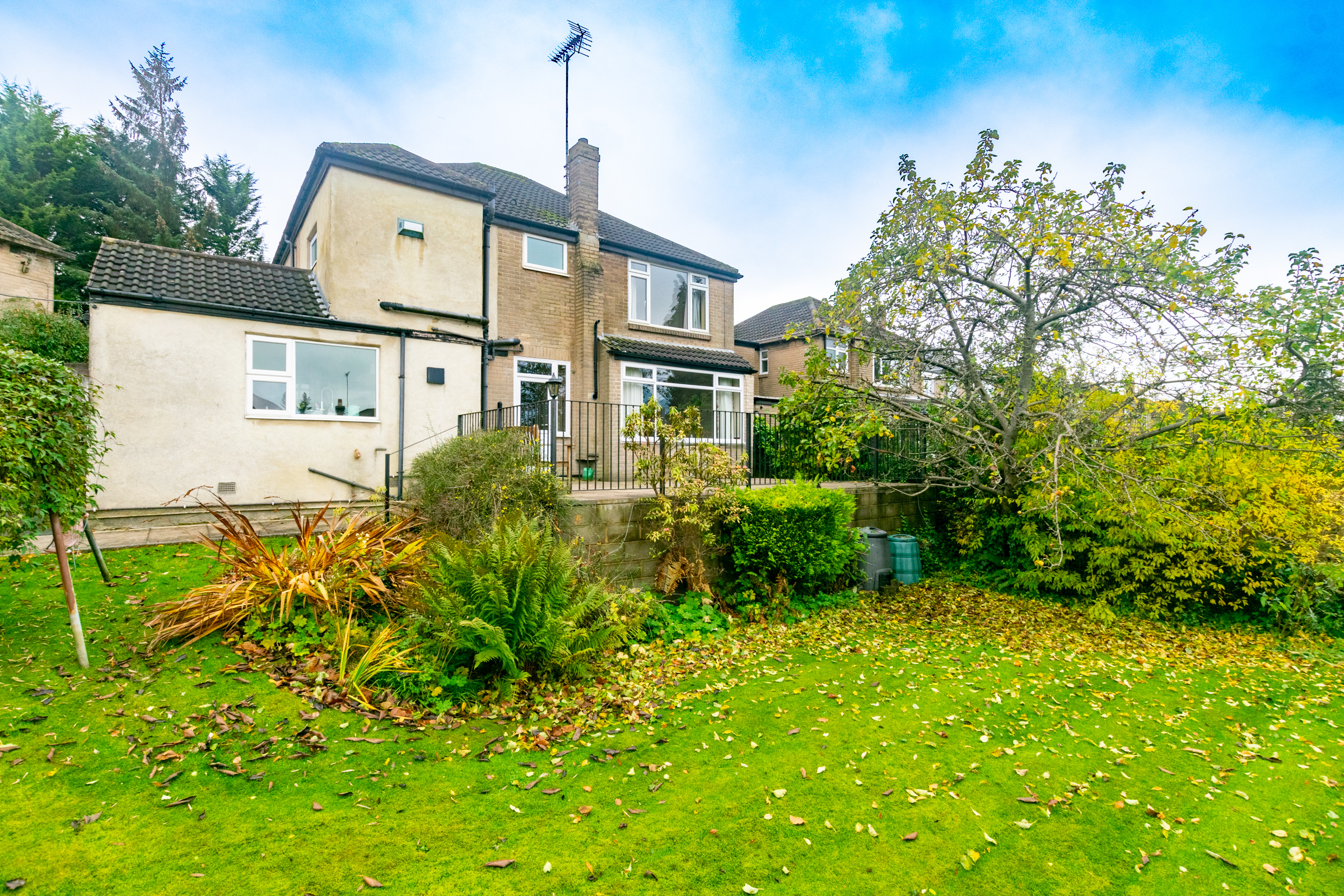 Sandhill Mount, Alwoodley, Leeds, LS17 - Photo 3