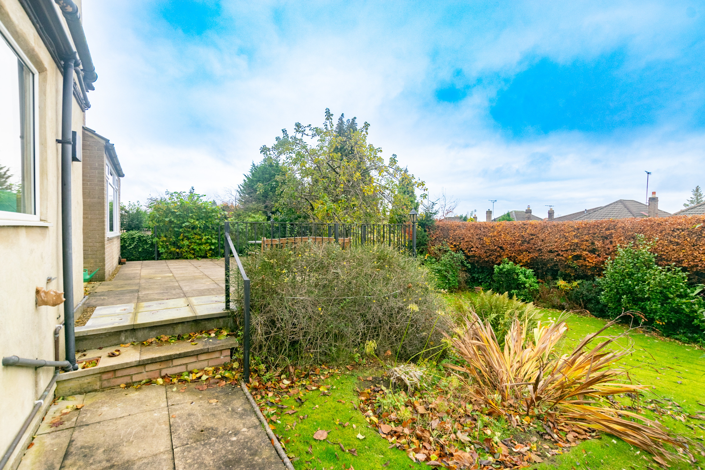 Sandhill Mount, Alwoodley, Leeds, LS17 - Photo 33